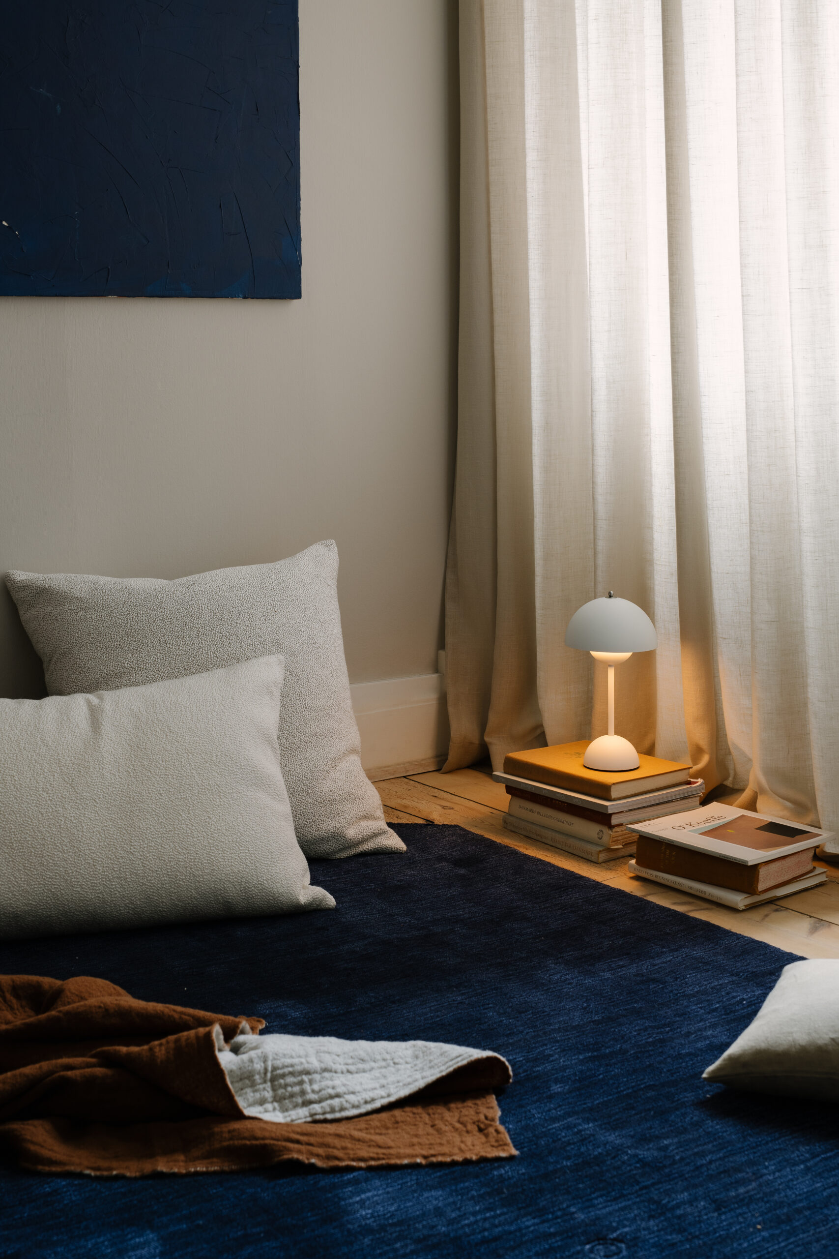 Flowerpot Portable Lamp VP9, Magnetic Charger