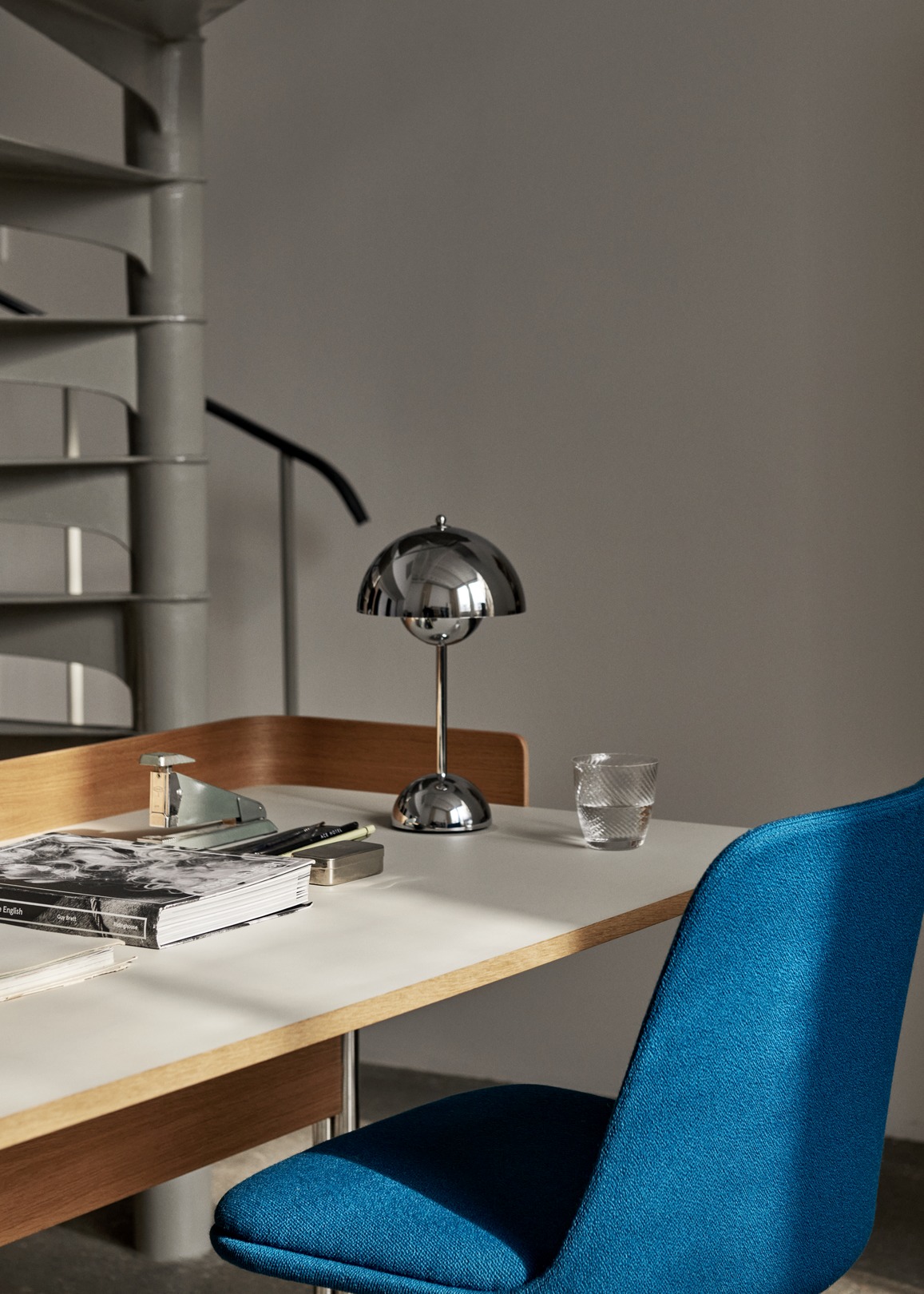 Flowerpot Portable Lamp VP9, Magnetic Charger