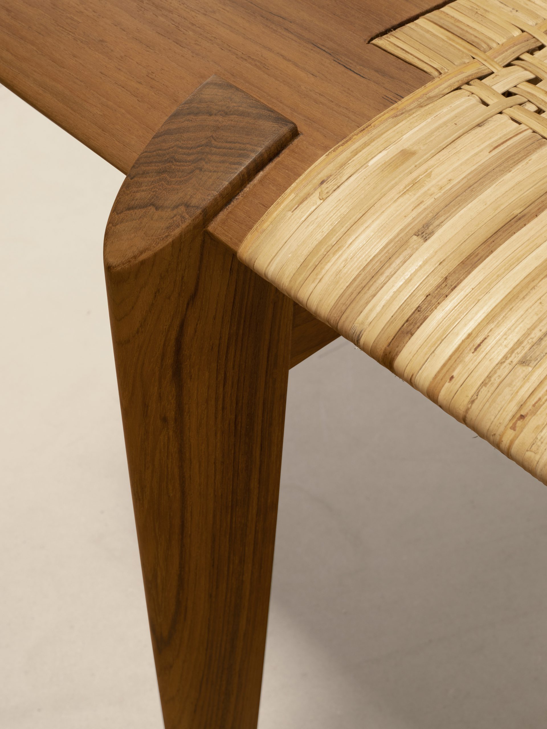 Tangāli Day Bed, Natural Teak / Dark Stained Teak