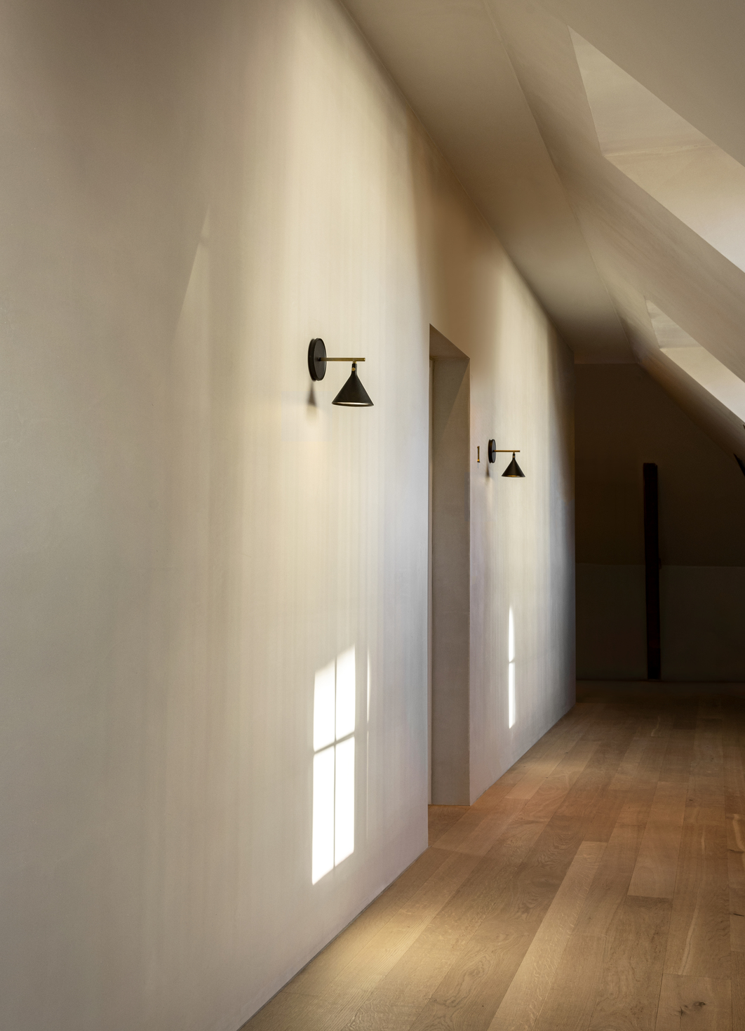 Cast Sconce Wall Lamp, Black