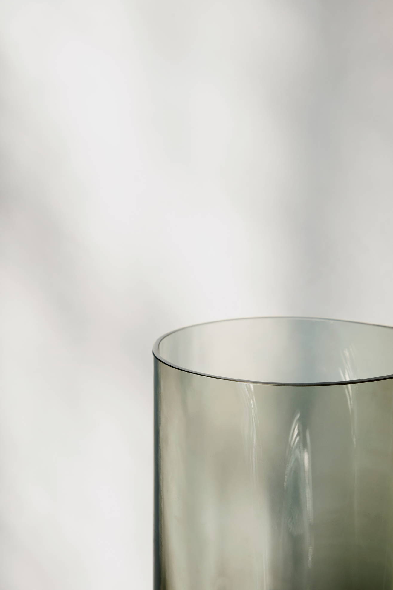 Aer Vase, 33, Smoke
