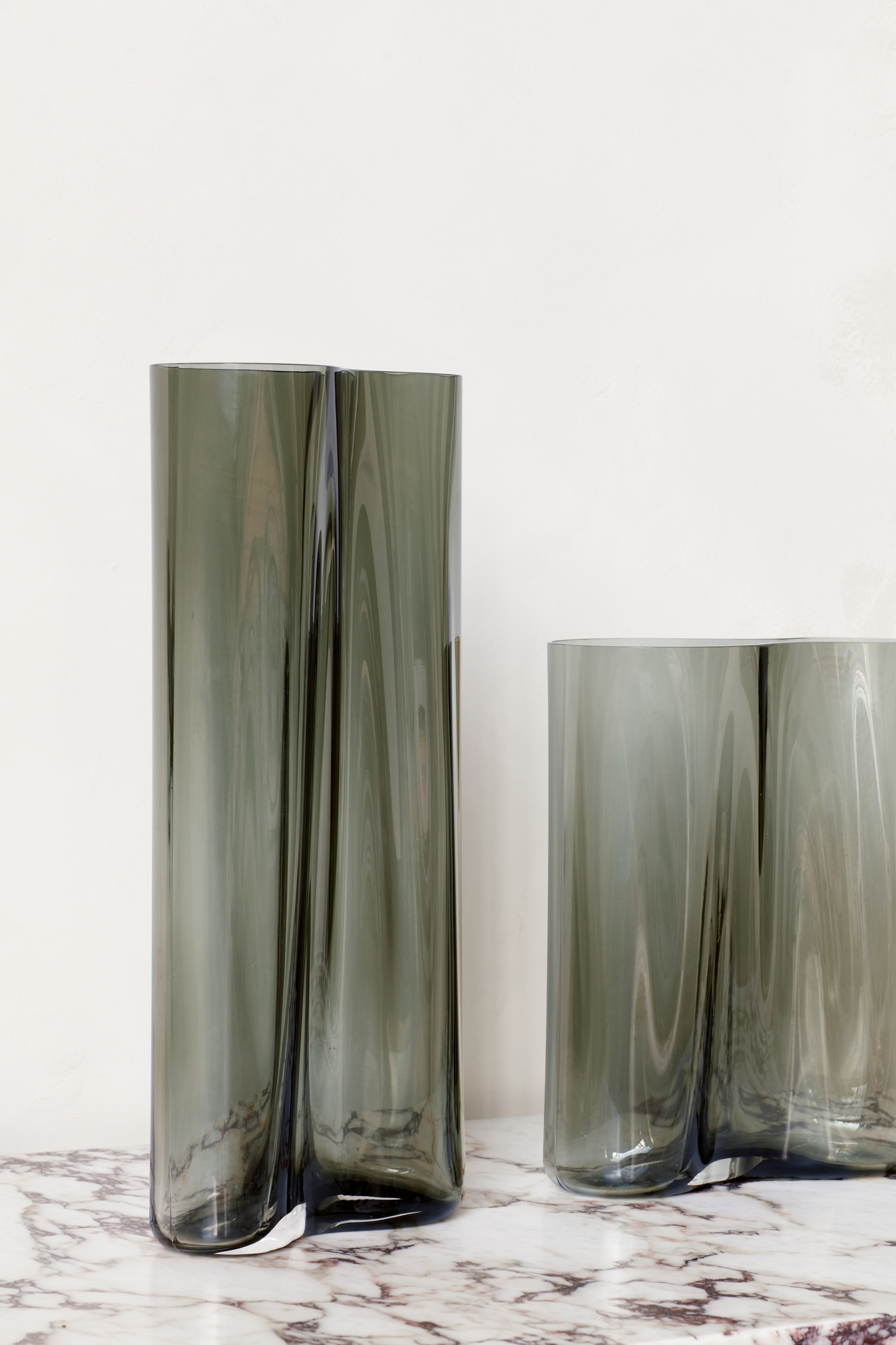 Aer Vase, 33, Smoke
