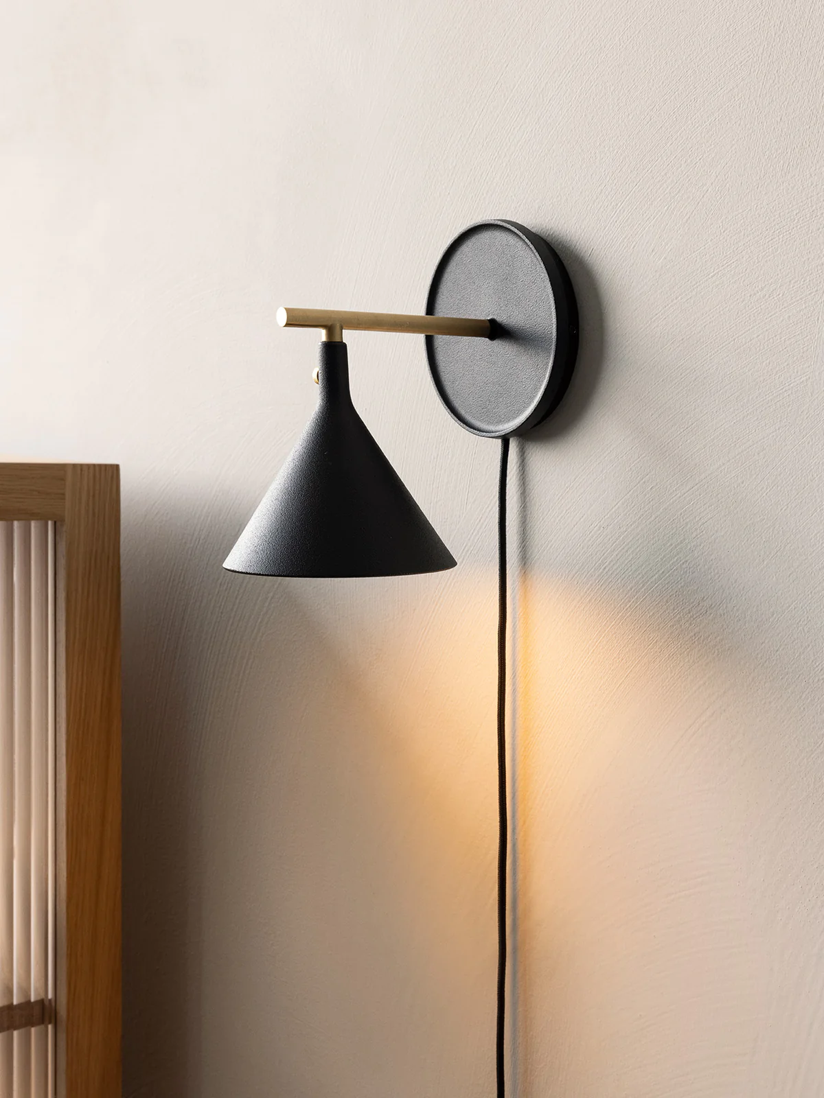 Cast Sconce Wall Lamp, Black