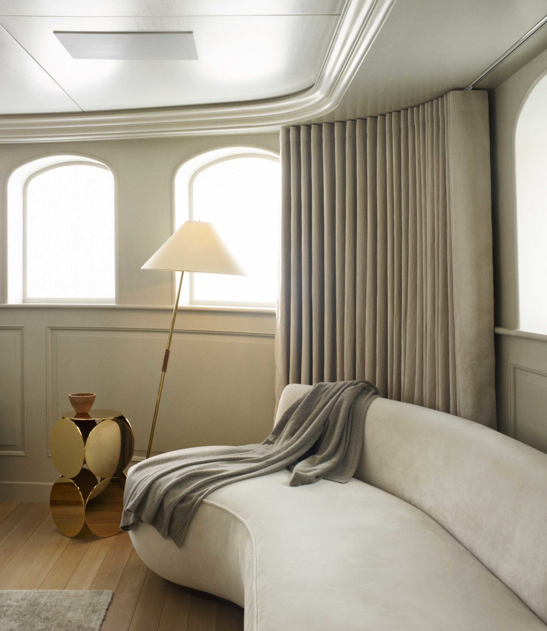 Hase Floor Lamp/BL
