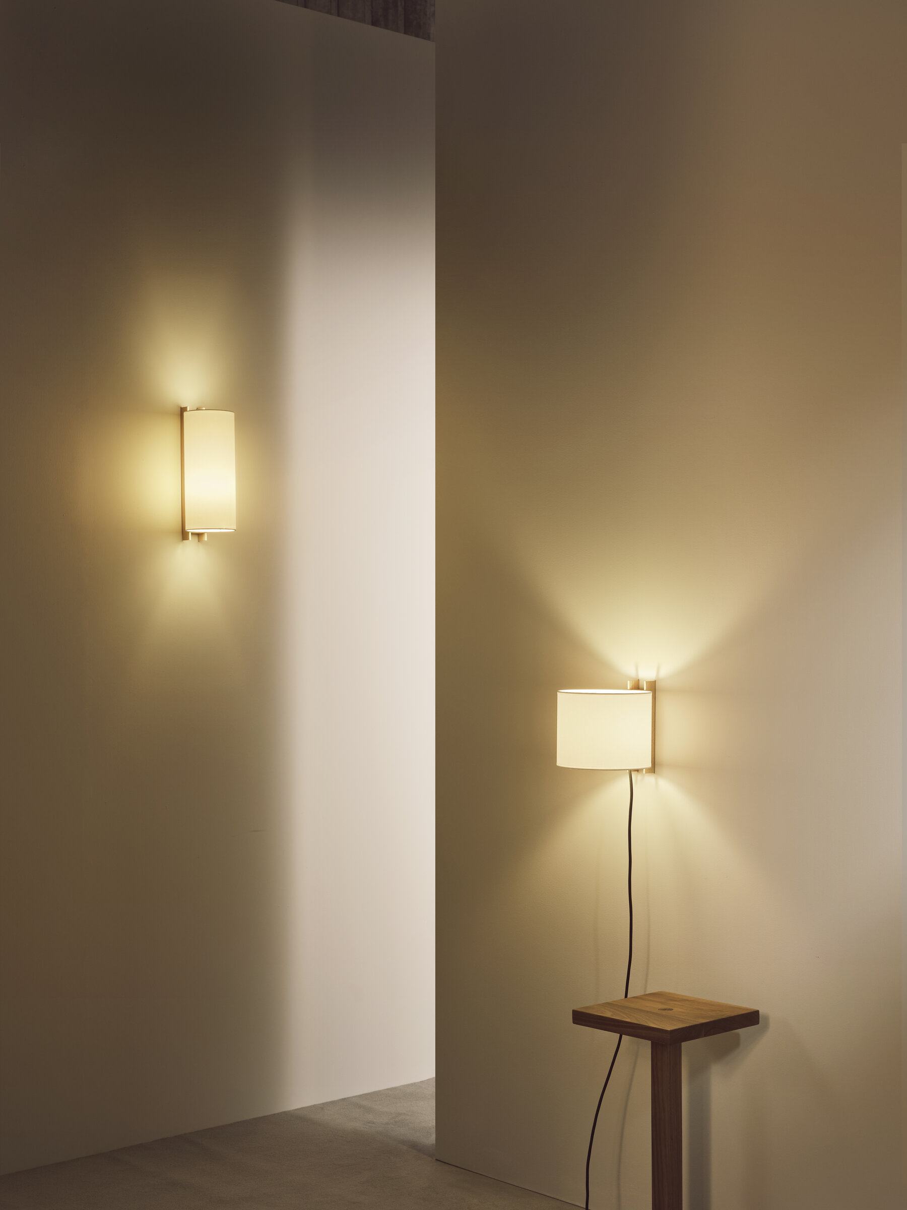 TMM Corto Wall Lamp / Beech Wood / White