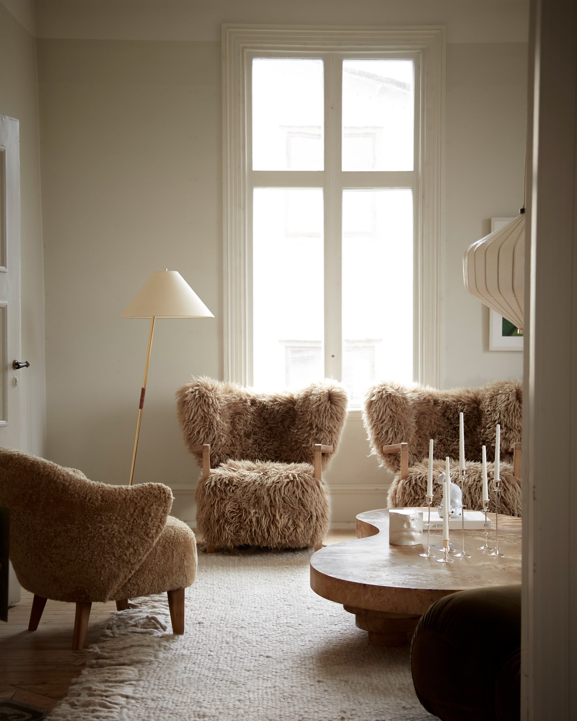 Hase Floor Lamp/BL