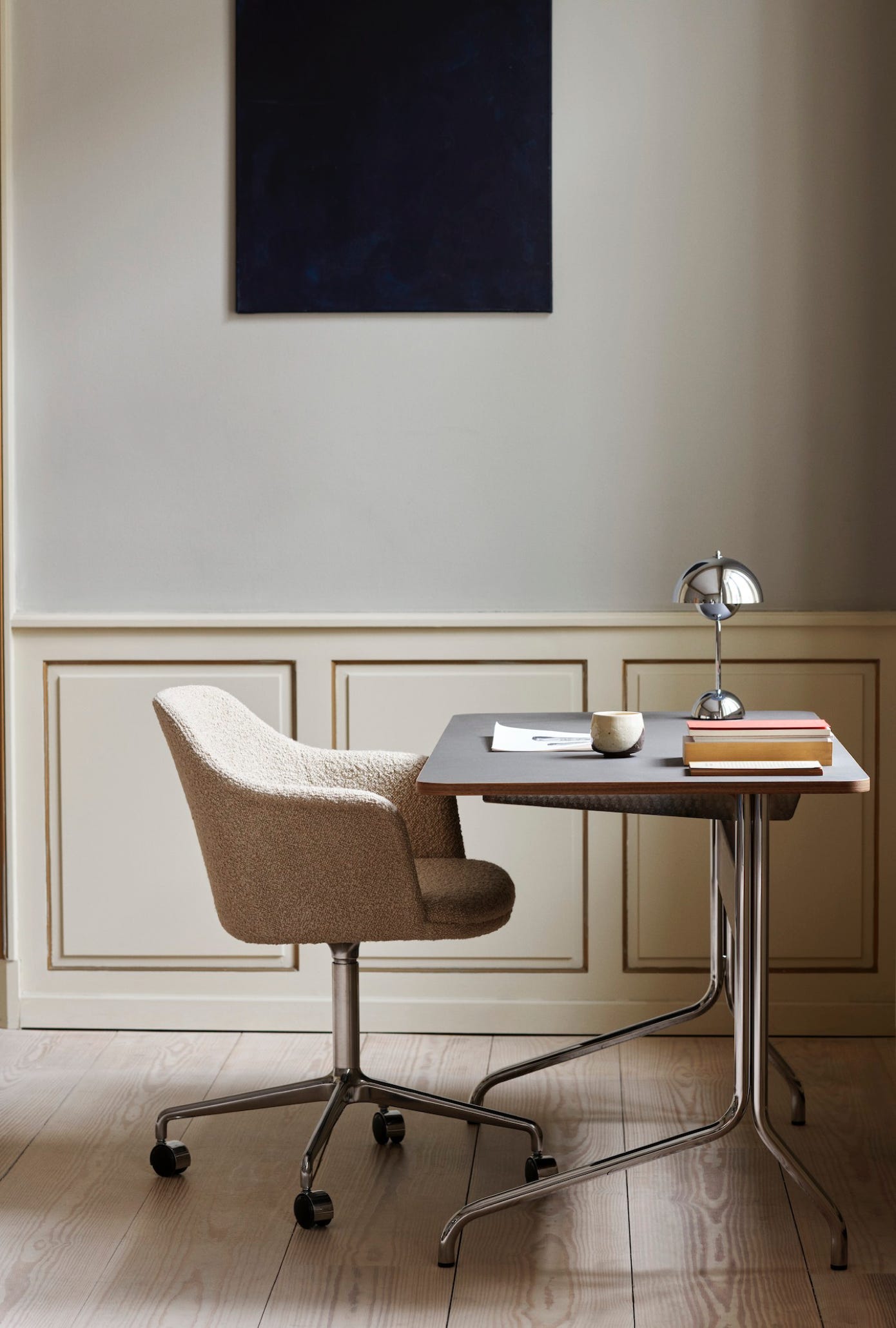 Rely Armchair HW50, Full Upholstery, Hallingdal 110 / 4-Star Swivel Base / Castors