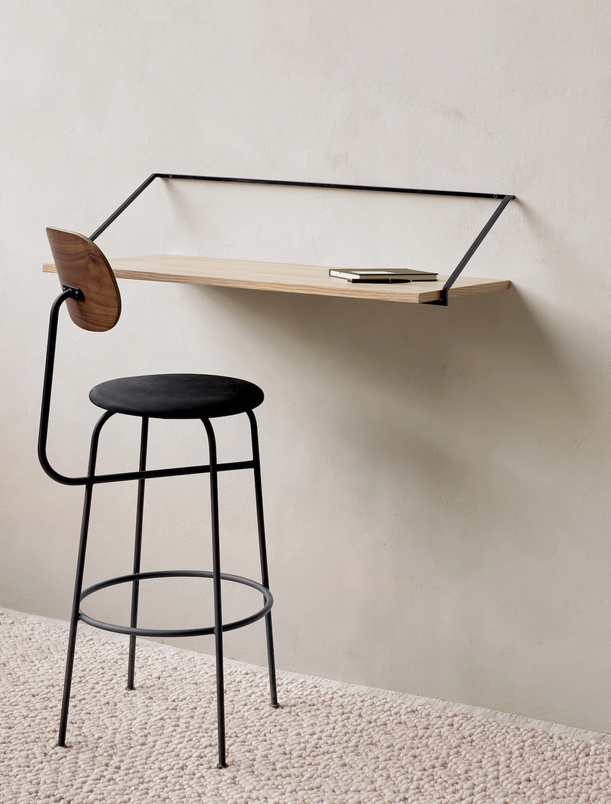 Afteroom Counter Chair Plus, Black Steel / Champion 035