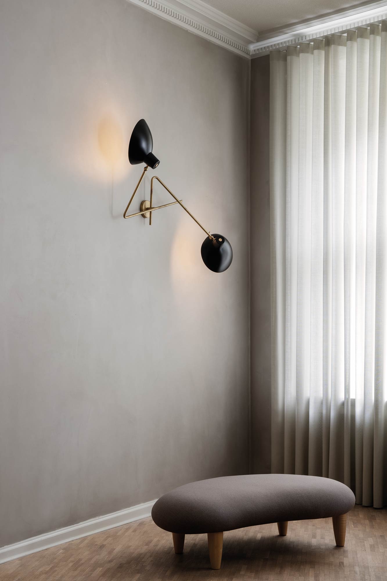 VV Cinquanta Twin Lamp, Brass Mount, Black Reflectors