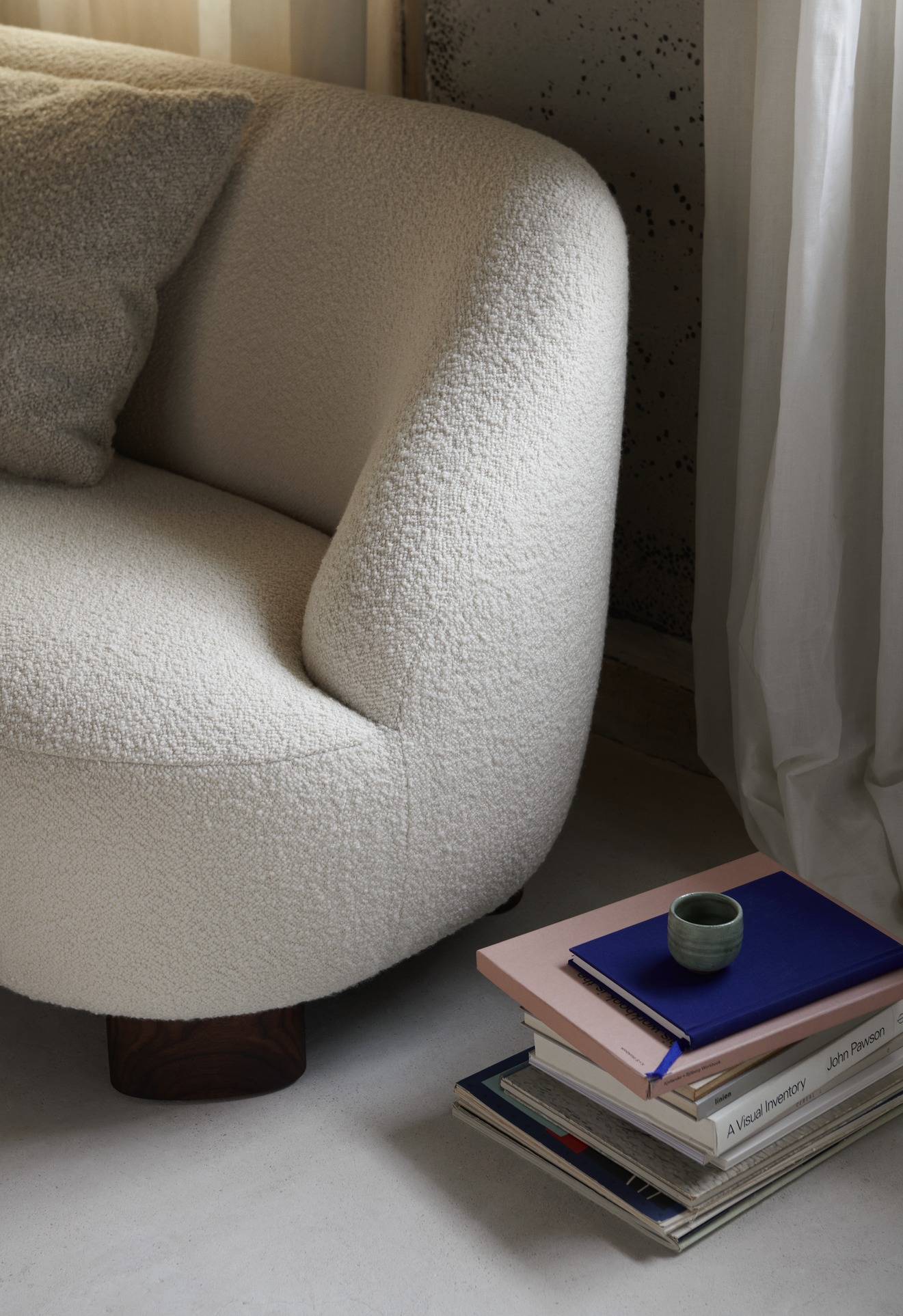 Margas 2 Seater LC3, Karakorum 001 / Walnut