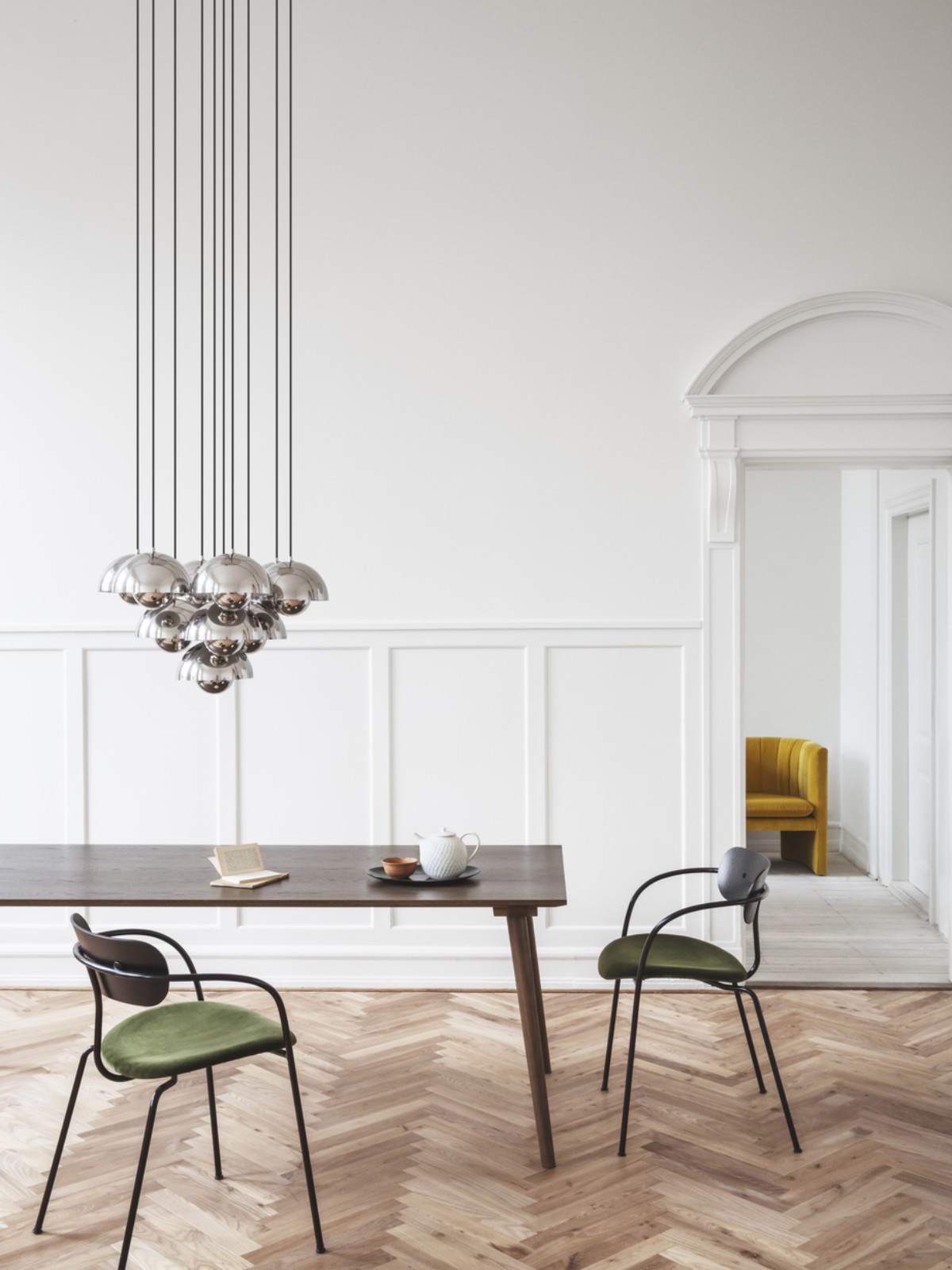 In Between Table SK6, Smoked Lacquered Oak / Legs