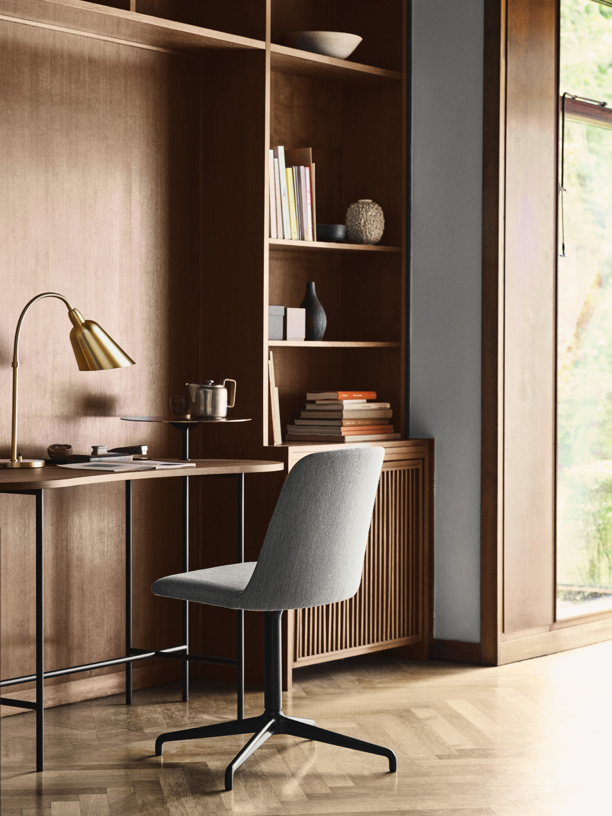 Rely Chair HW13, Full Upholstery, Silk 842 / 4-Star Swivel Base