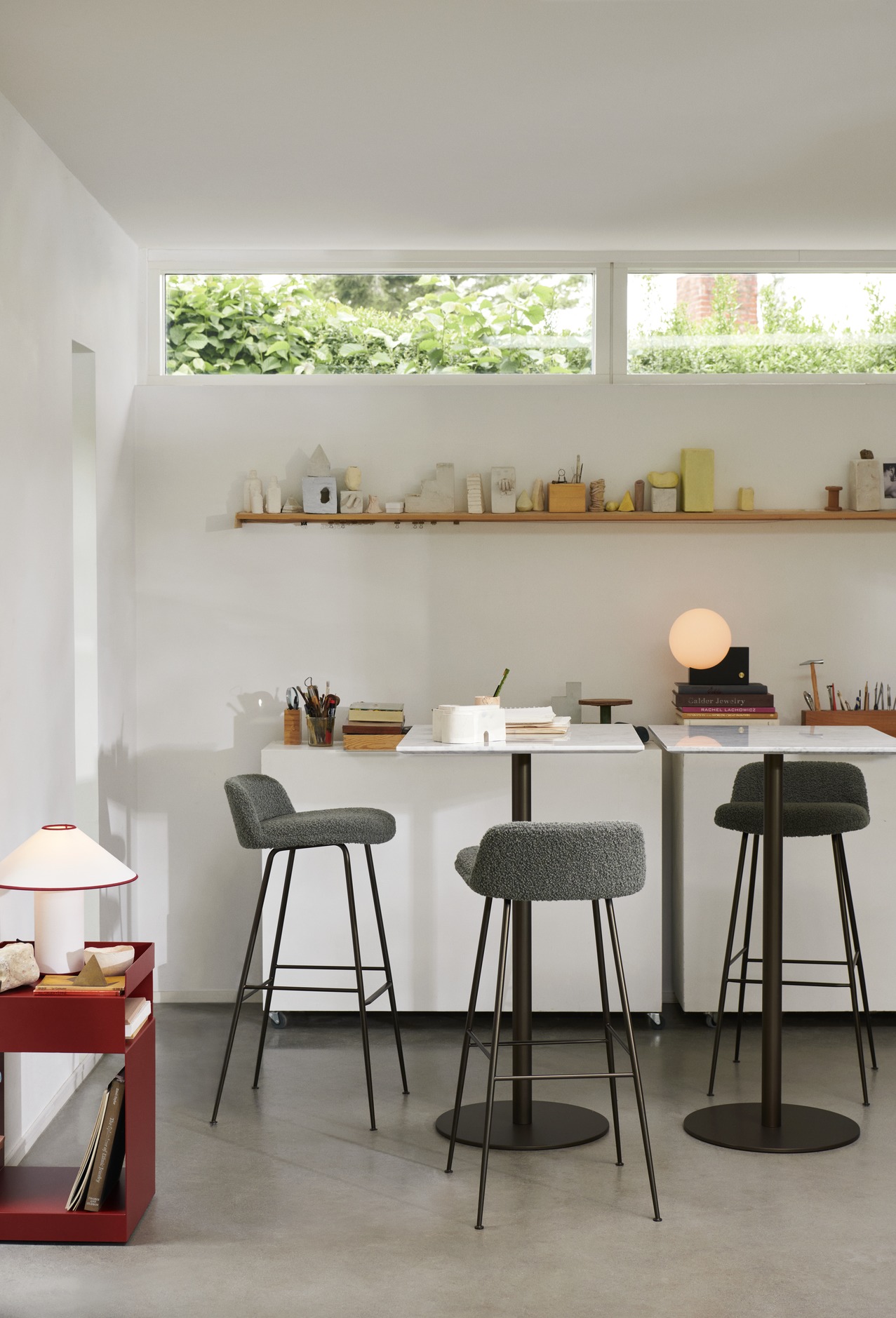 In Between Bar Table SK21, Black Nano Laminate Table Top / Matt Black Center Base