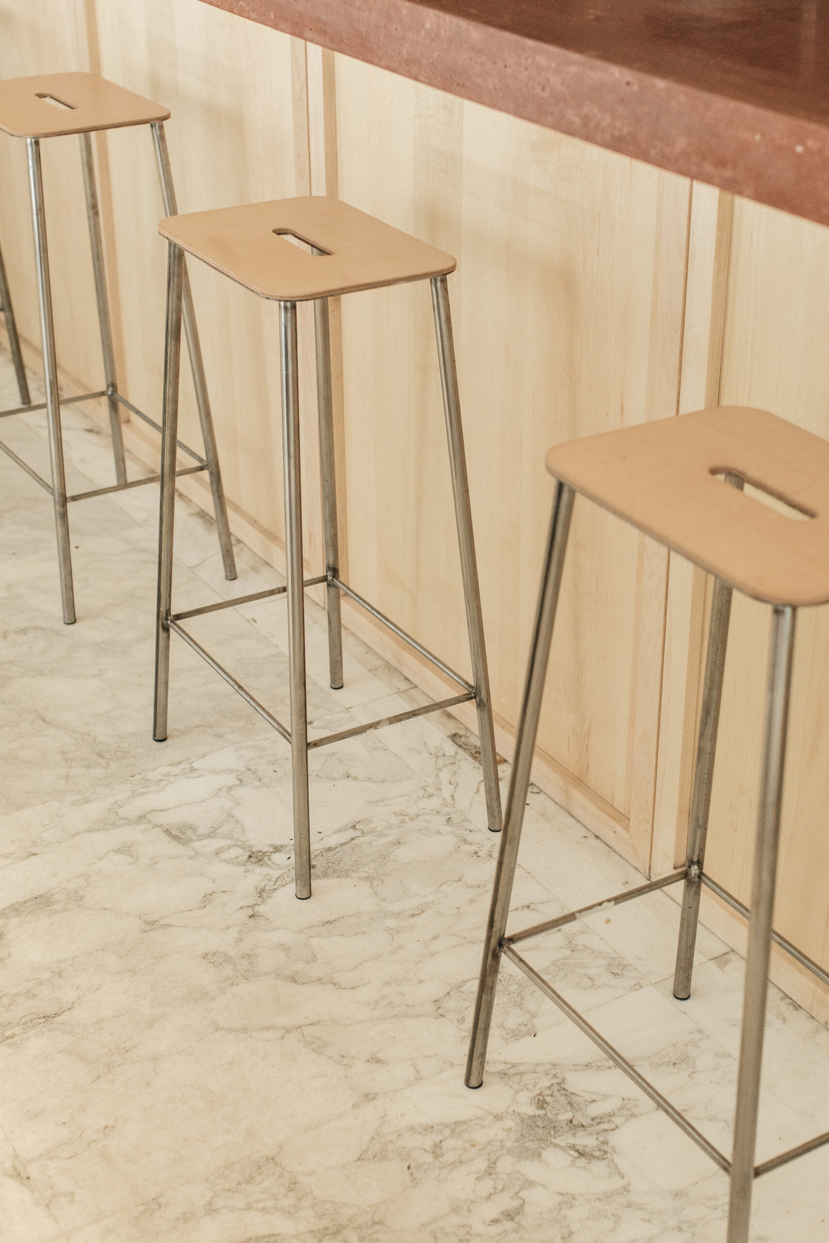 Adam Stool H65, Natural Leather / Raw Steel