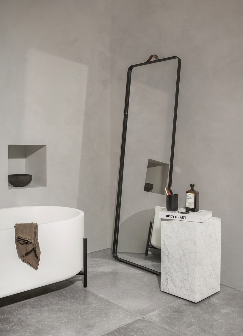 Norm Floor Mirror, Black