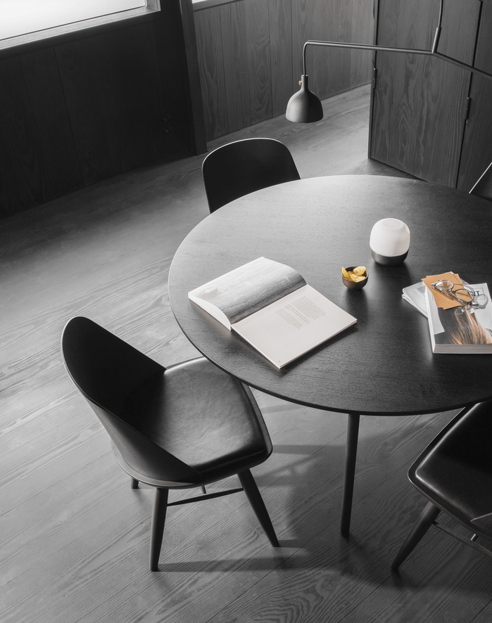 Snaregade Dining Table, Dia 138, Black Steel / Black Oak
