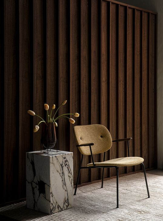 Co Lounge Chair, Fully Upholstered, Black / Natural Oak / Moss 022