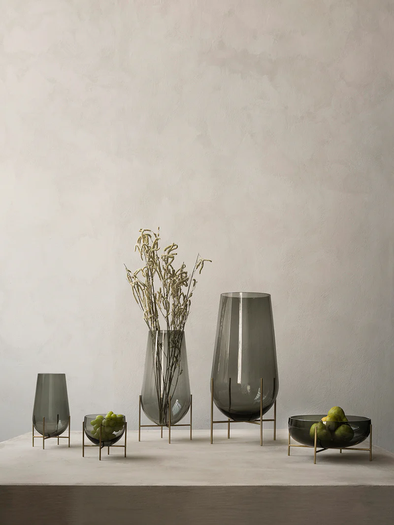 Echasse Vase, M, Smoke/Brushed Brass