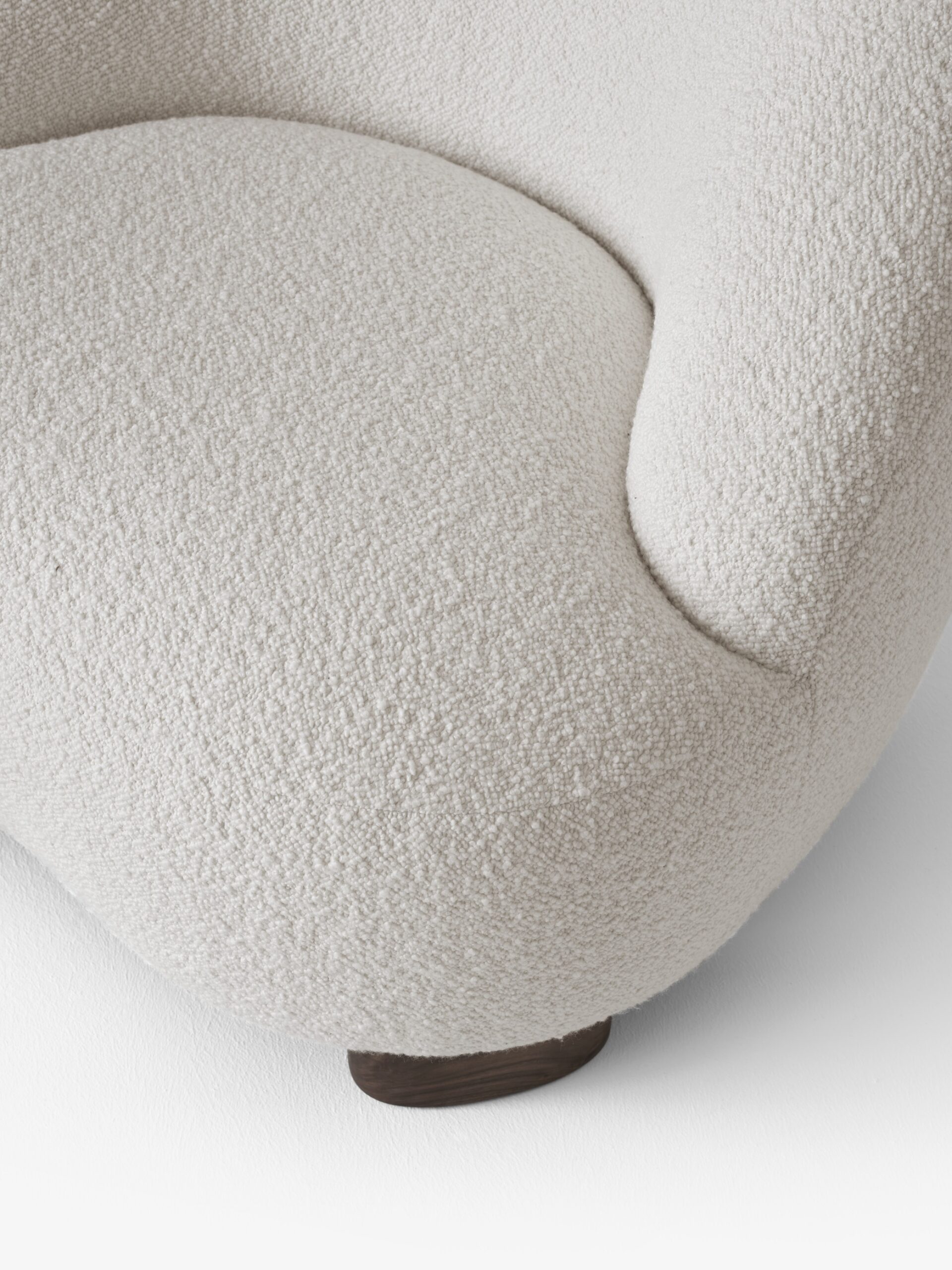 Margas Lounge Chair LC1, Karakorum 001 / Walnut