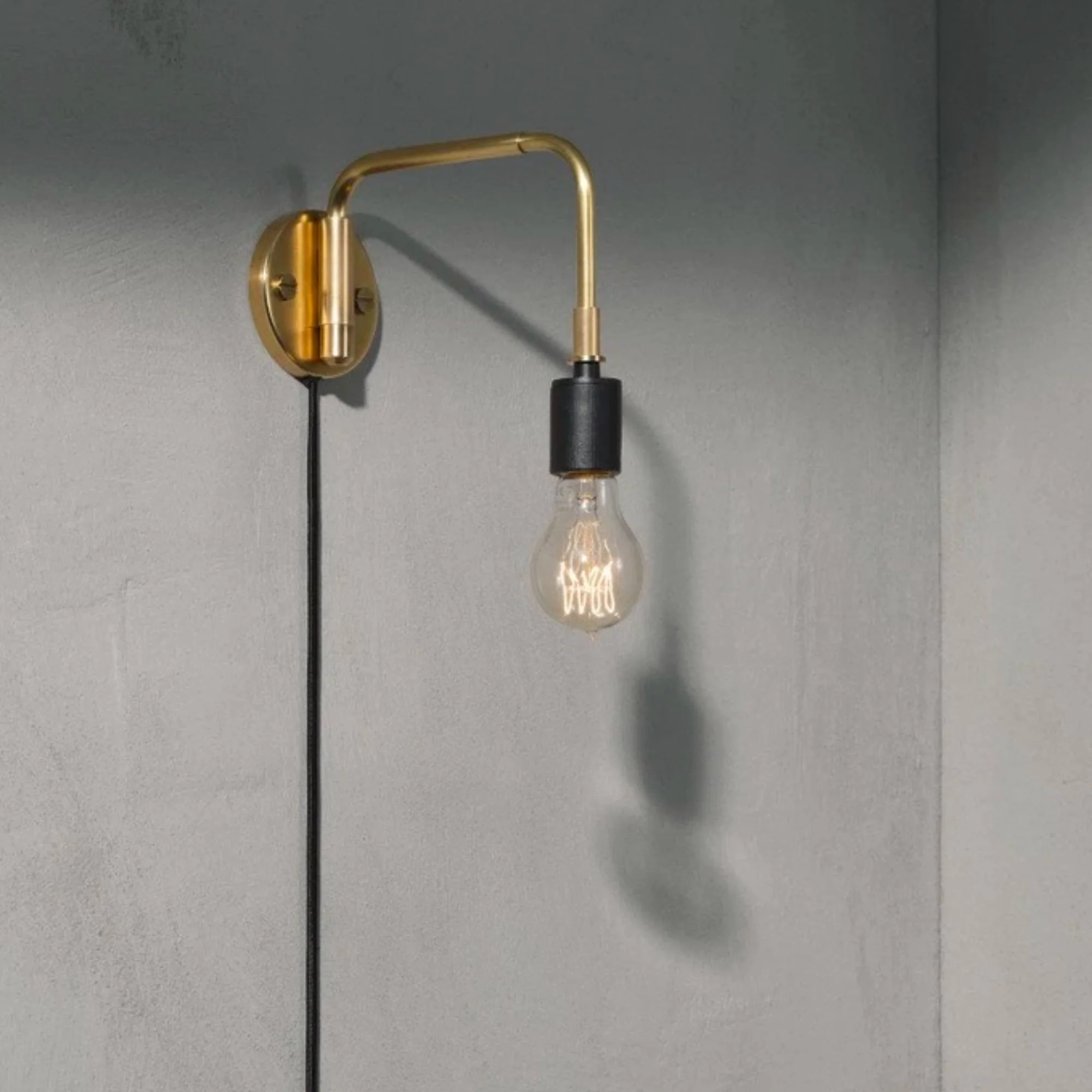 Staple Wall Lamp
