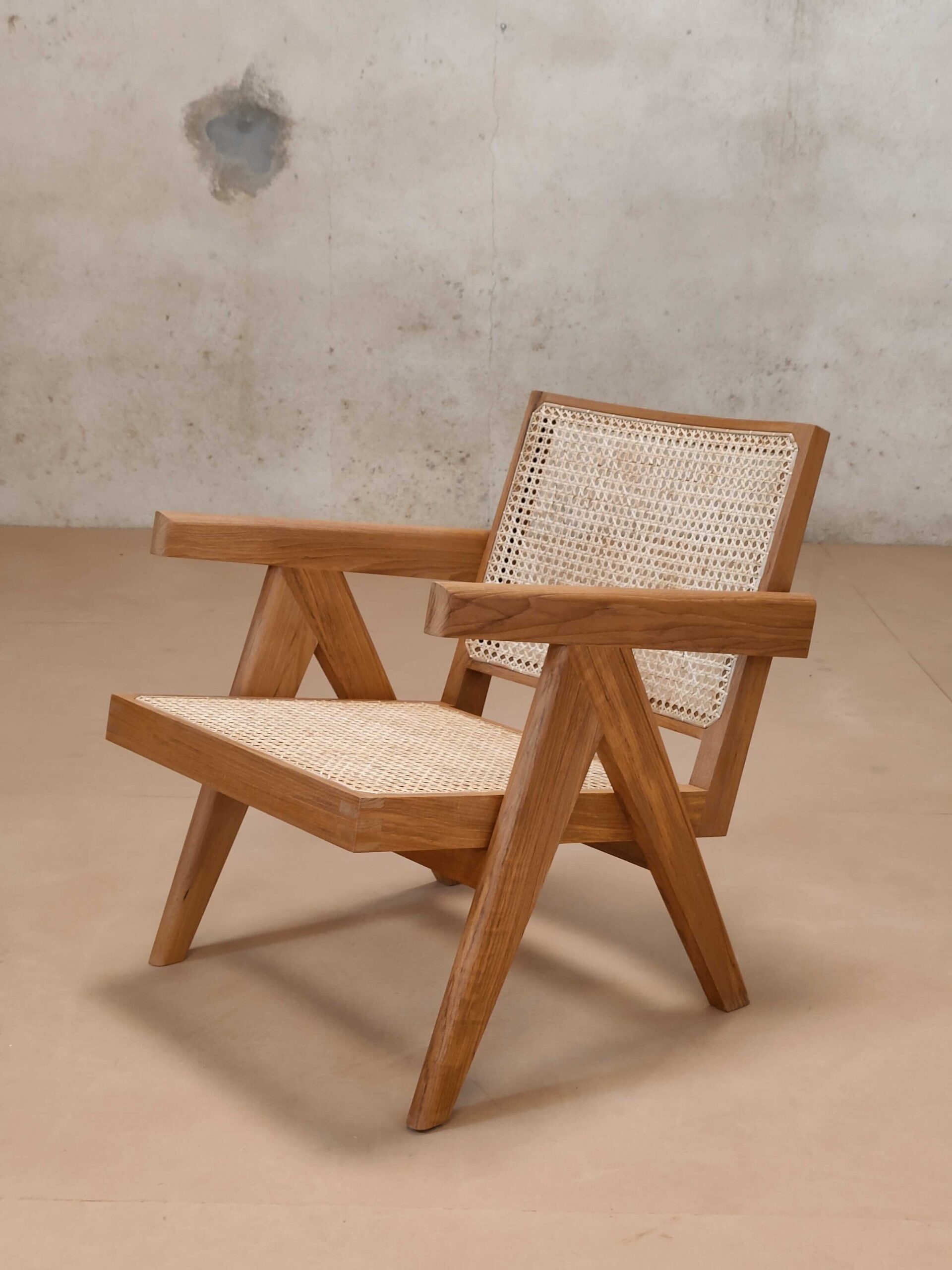 Easy Armchair (V Leg), Natural Teak / Dark Stained Teak