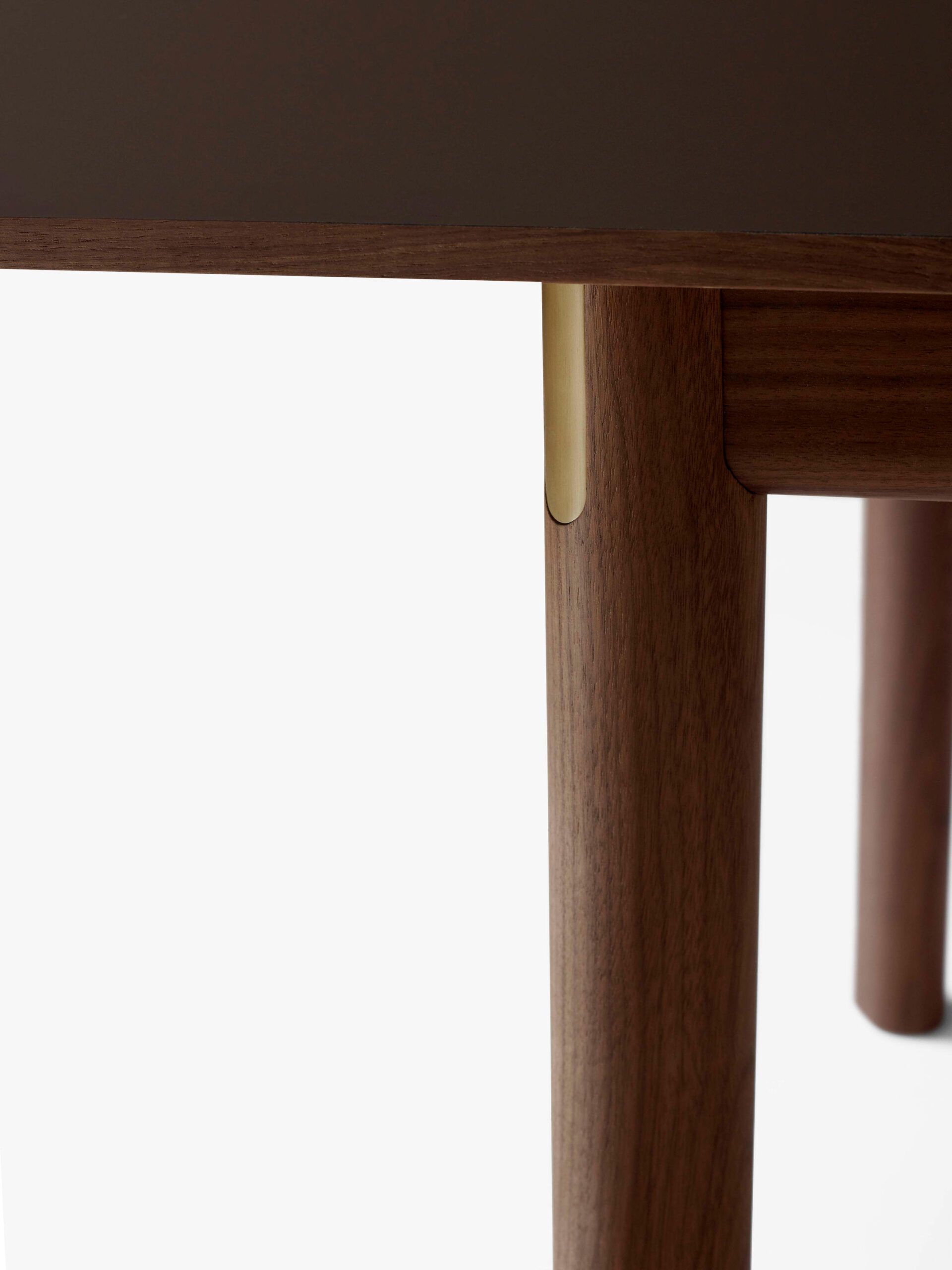 Patch Table HW2, Oiled Walnut, Cacao Orinoco 0749 Fenix Nano Laminate & Brass