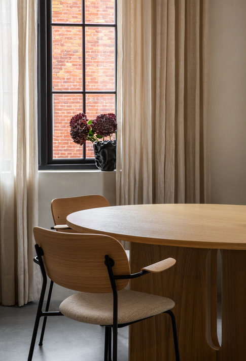 Androgyne Dining Table, Dia 120, Oak Base and Top