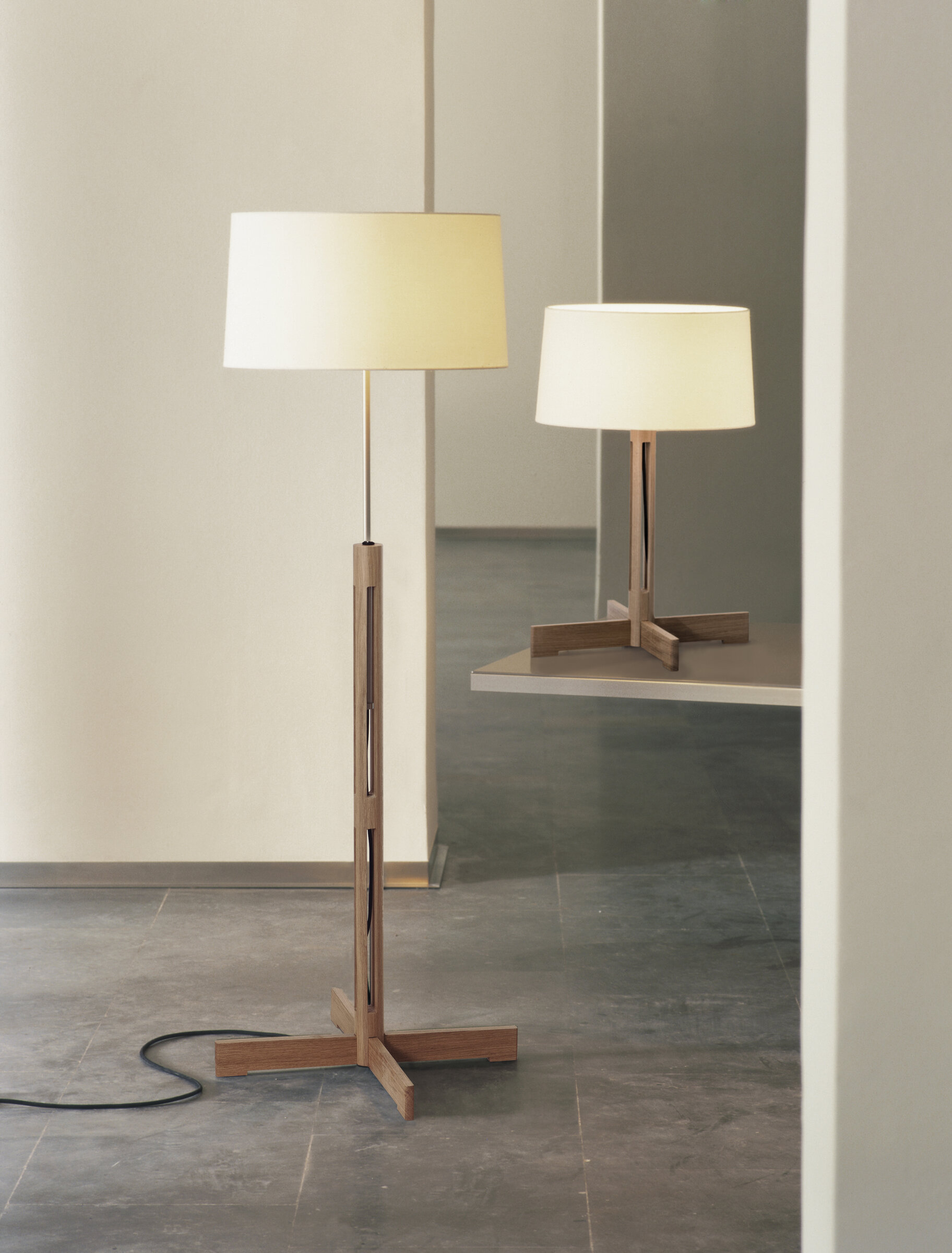 FAD Floor Lamp, Natural Oak Wood Structure/White Linen Lampshade