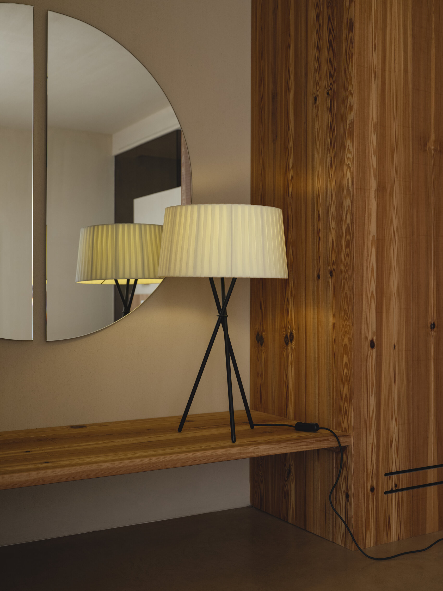 Tripode G6 Table Lamp, Black Metal Structure/Ribbon Lampshade