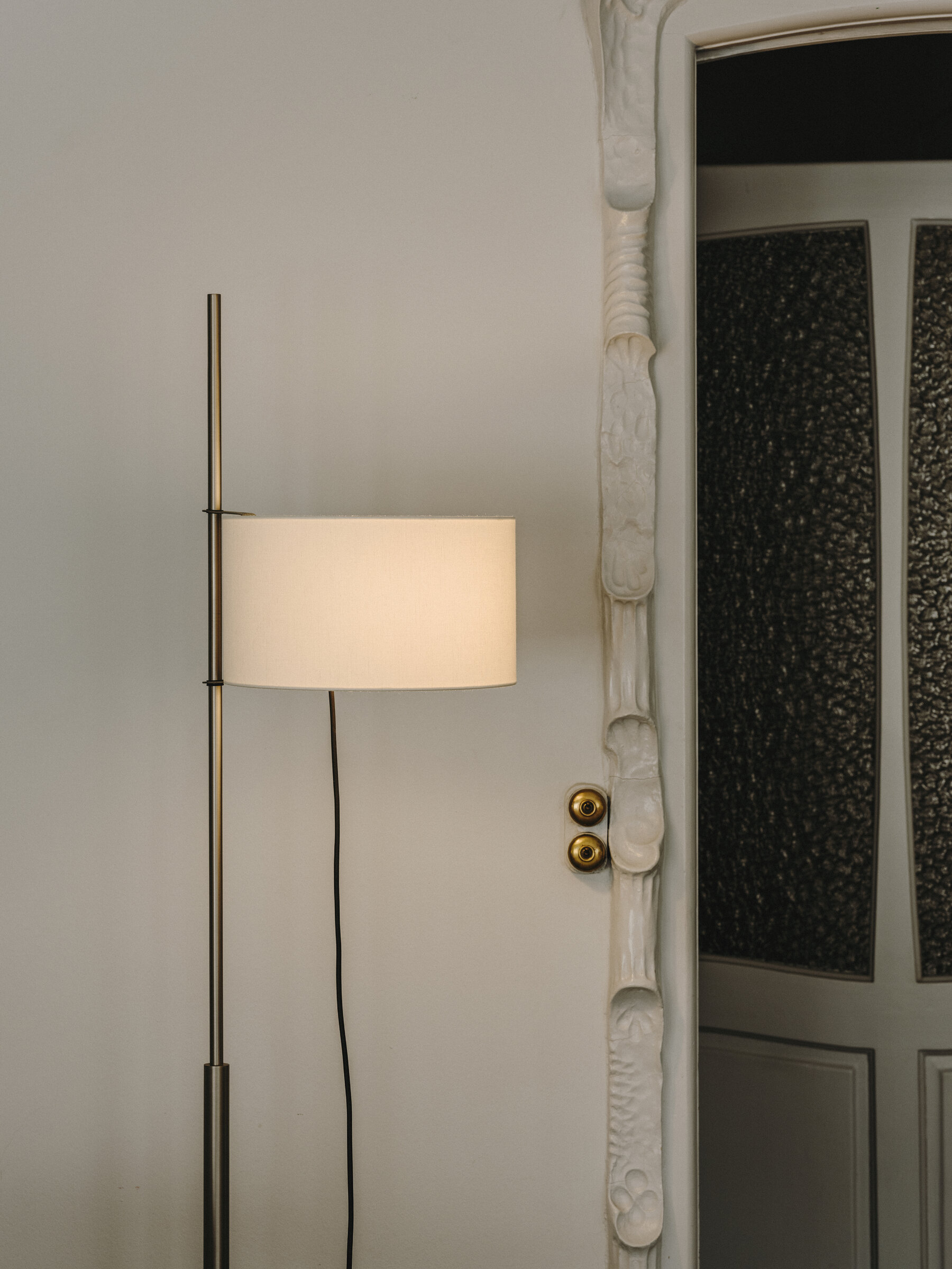 TMD Floor Lamp, Satin Nickel Structure/White Linen Lampshade