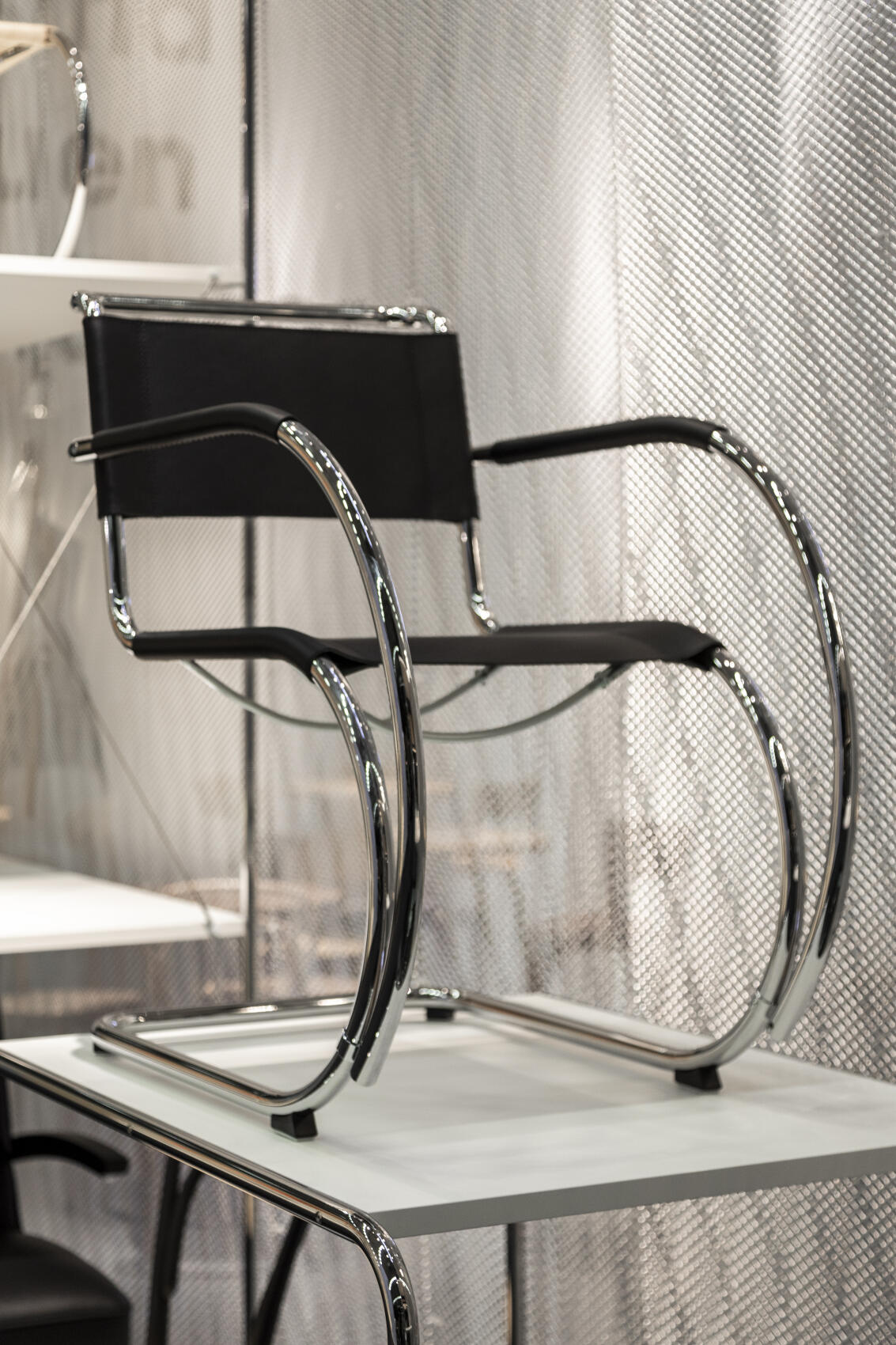 S533LF Cantilever Armchair, Chrome-plated Frames, Leather Seat/Back