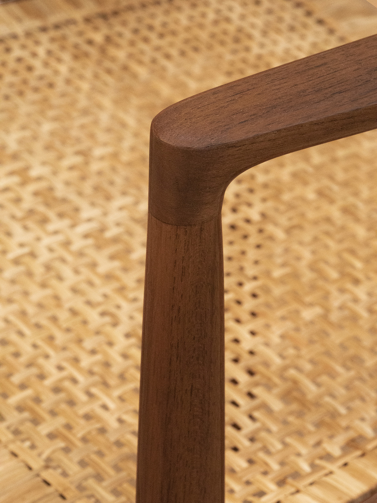 Tangāli Dining Chair, Natural Teak / Dark Stained Teak