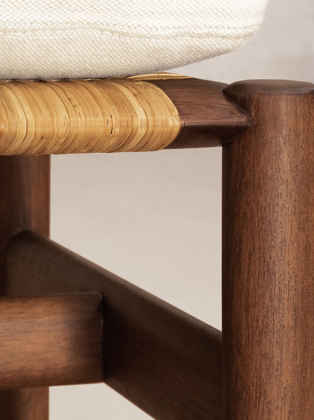 Tangāli Comfort Ottoman, Natural Teak / Dark Stained Teak