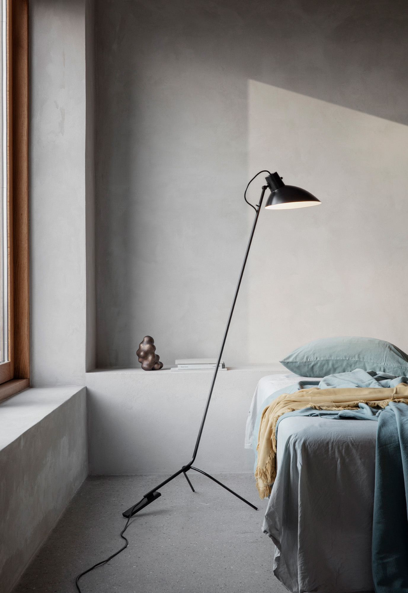 VV Cinquanta Floor Lamp, Black Frame
