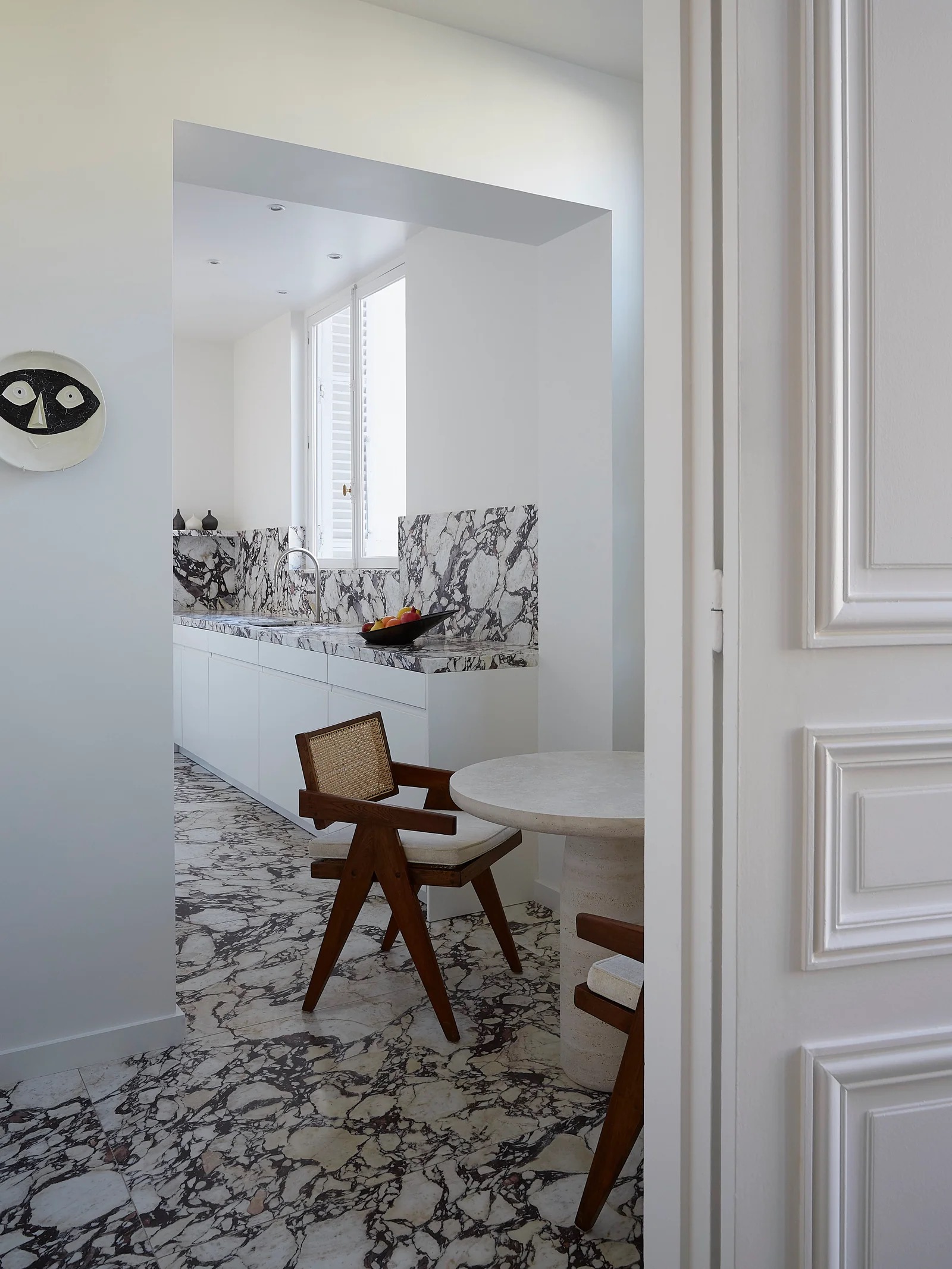 Mid-Century Modern: High-End Furniture in Collectors’ Interiors