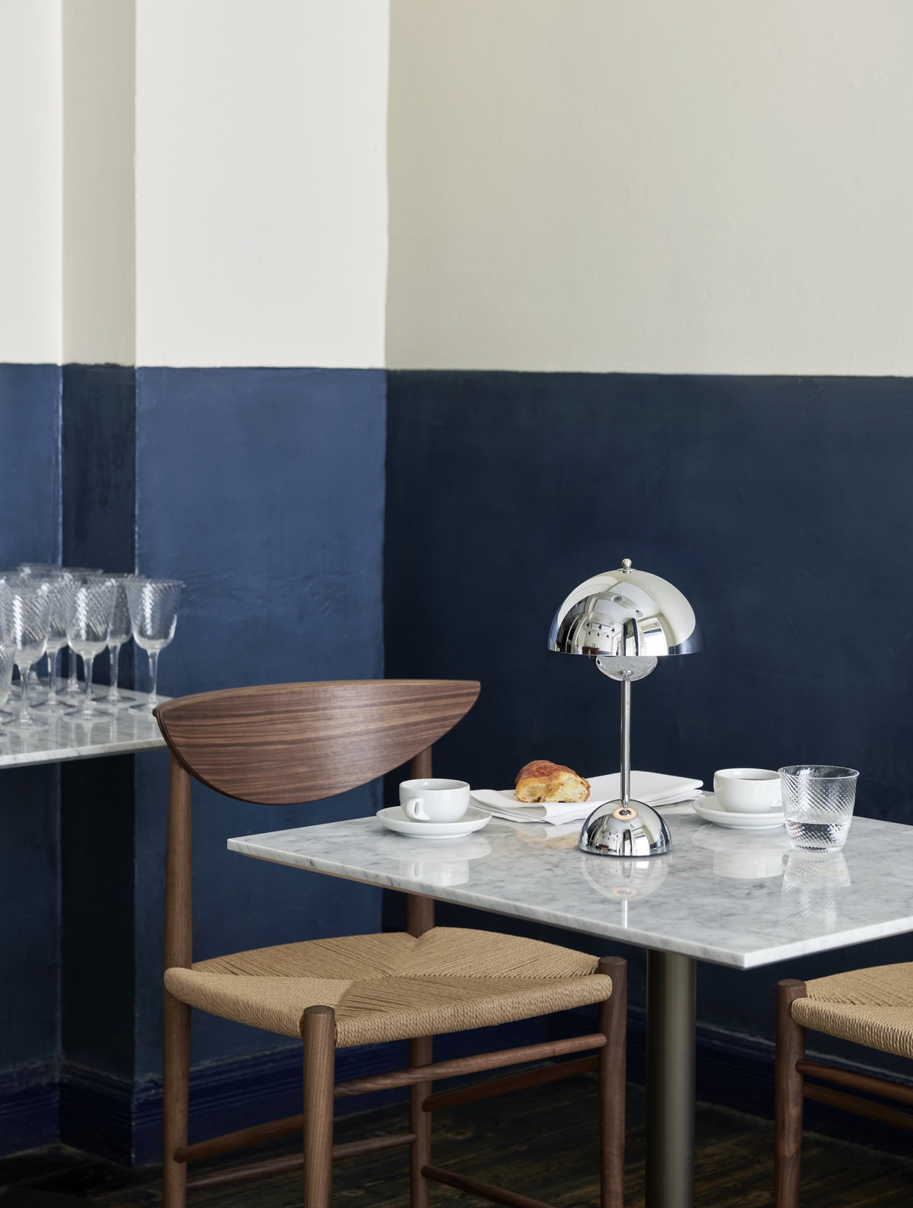 Flowerpot Portable Lamp VP9, Magnetic Charger