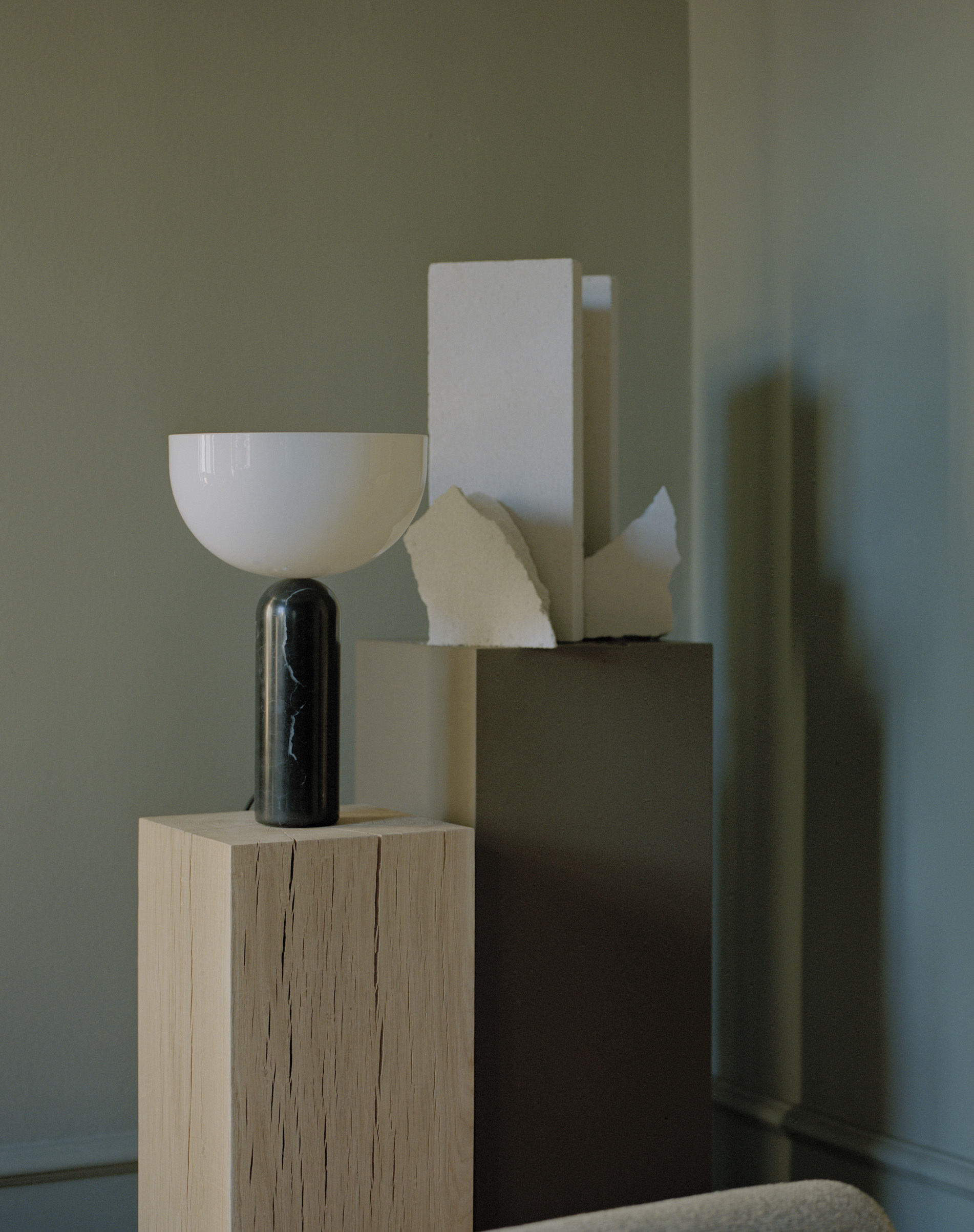 Kizu Table Lamp, Large, Black Marble with White Acrylic