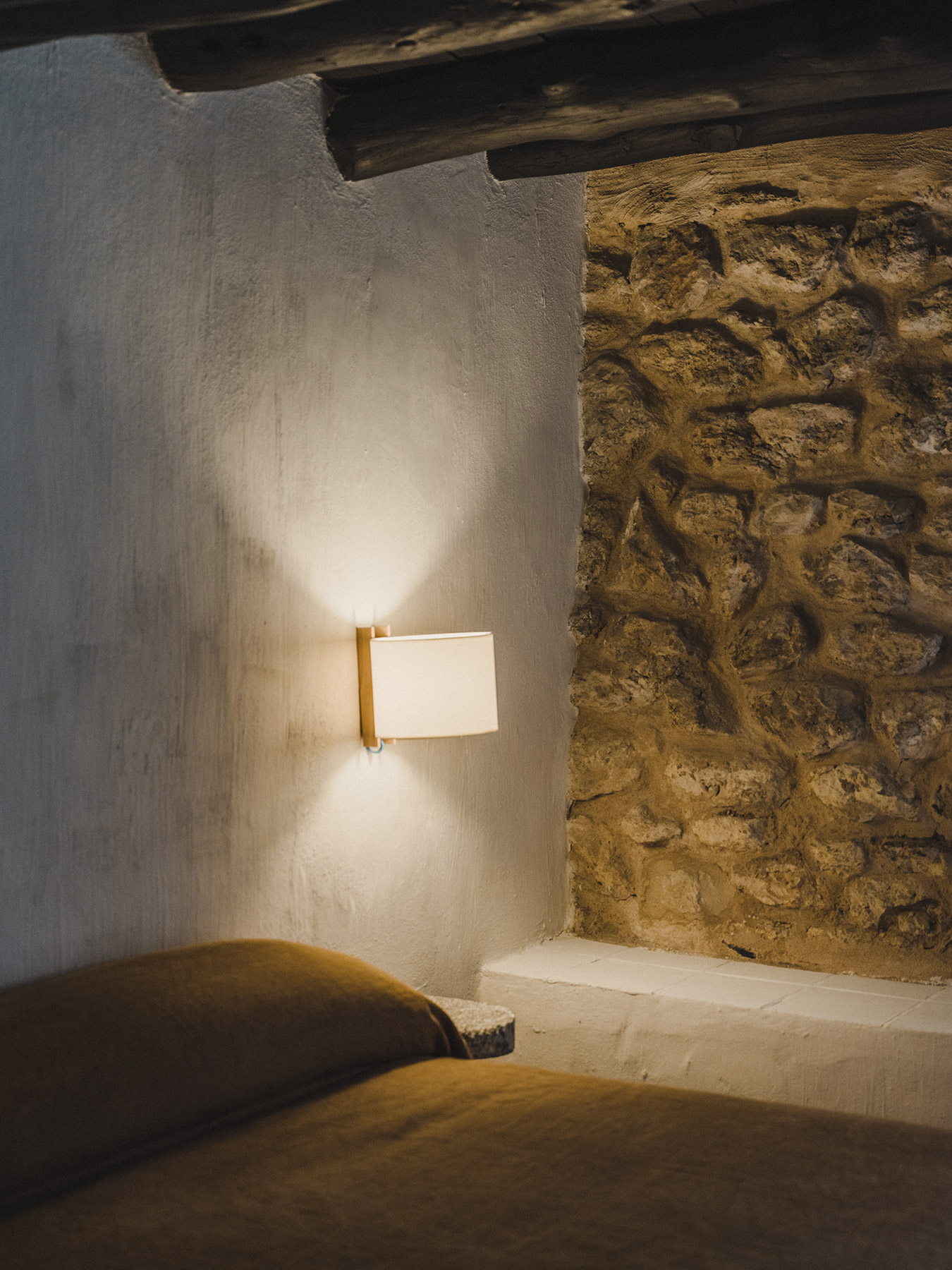 TMM Corto Wall Lamp / Beech Wood / Beige