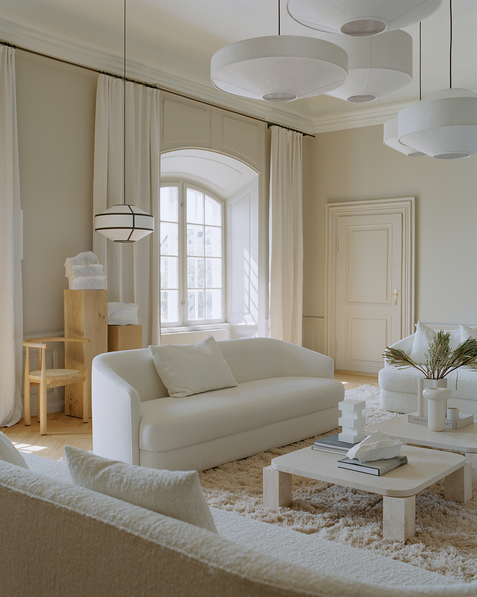 Atlas Coffee Table 82×82, Unfilled Travertine