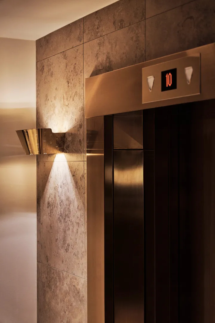 9464 Wall Lamp, Polished Brass