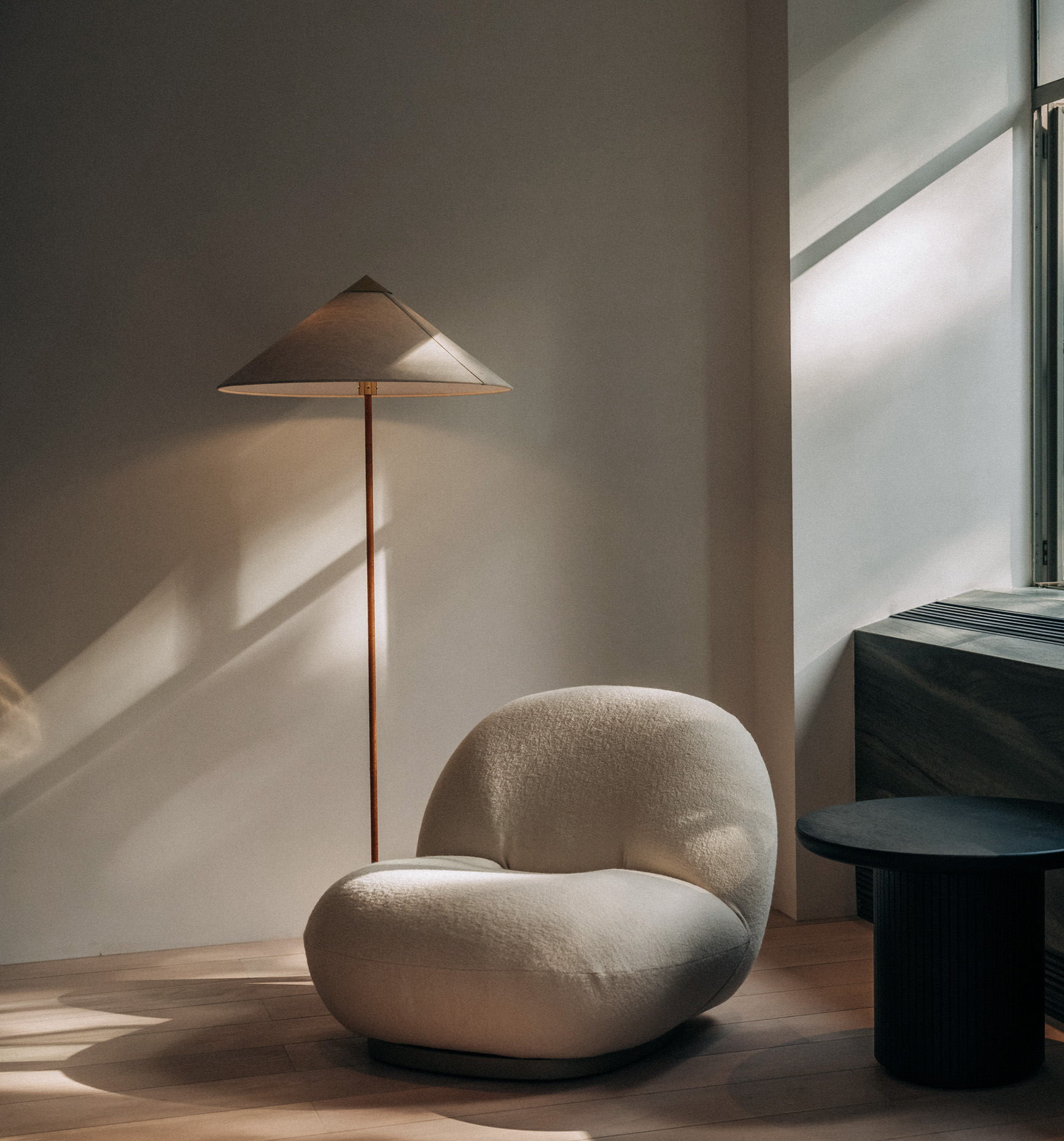 Pacha Lounge Chair, Black Semi Matt Base