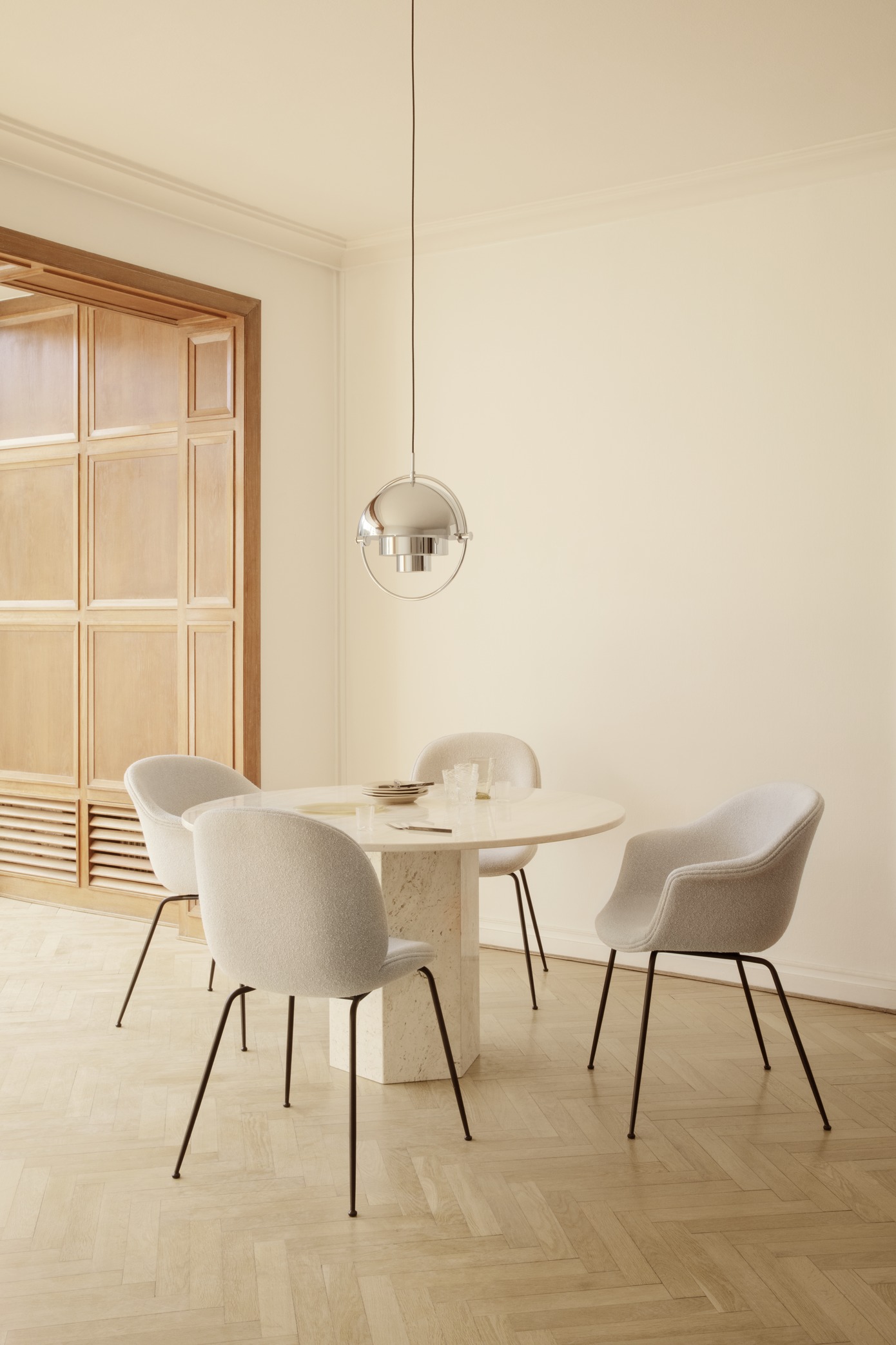 Epic Dining Table, Ø130, Travertine