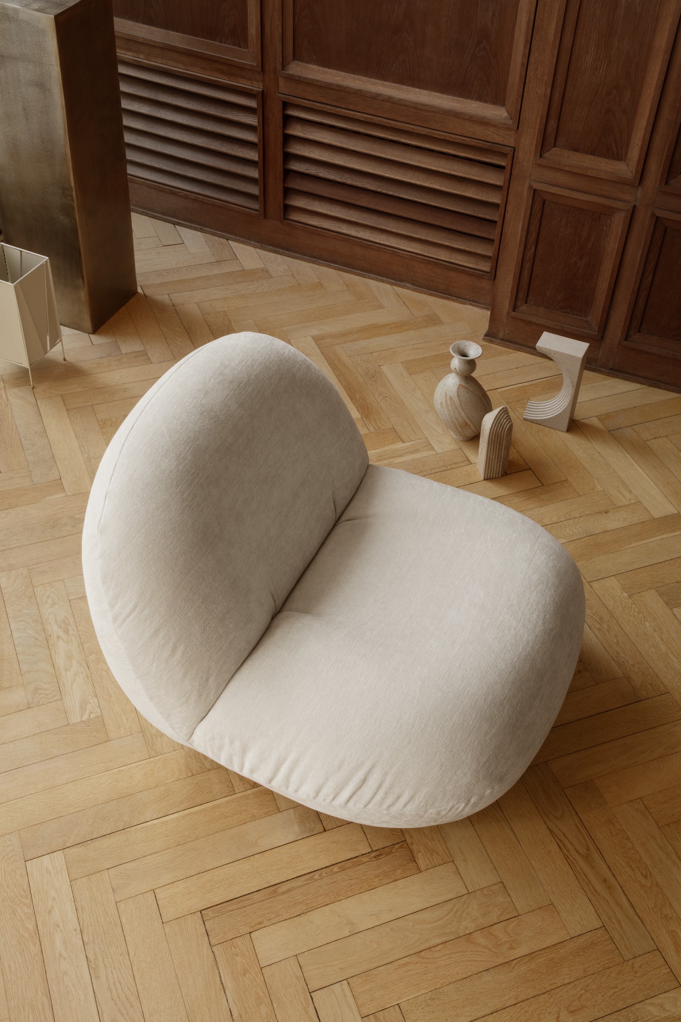 Pacha Lounge Chair, Black Semi Matt Base