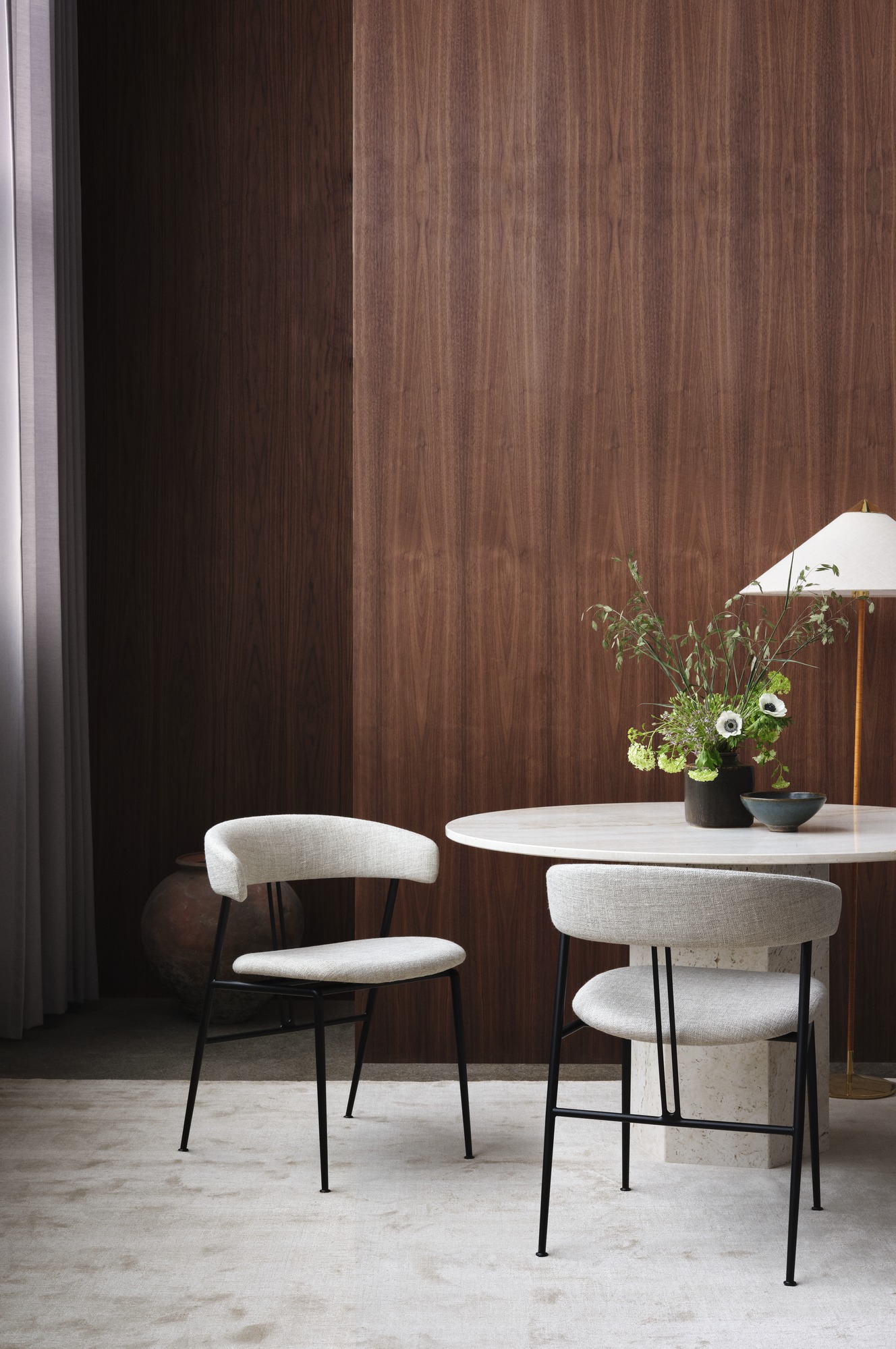 Violin Dining Chair, Fully Upholstered, Black Matt Base