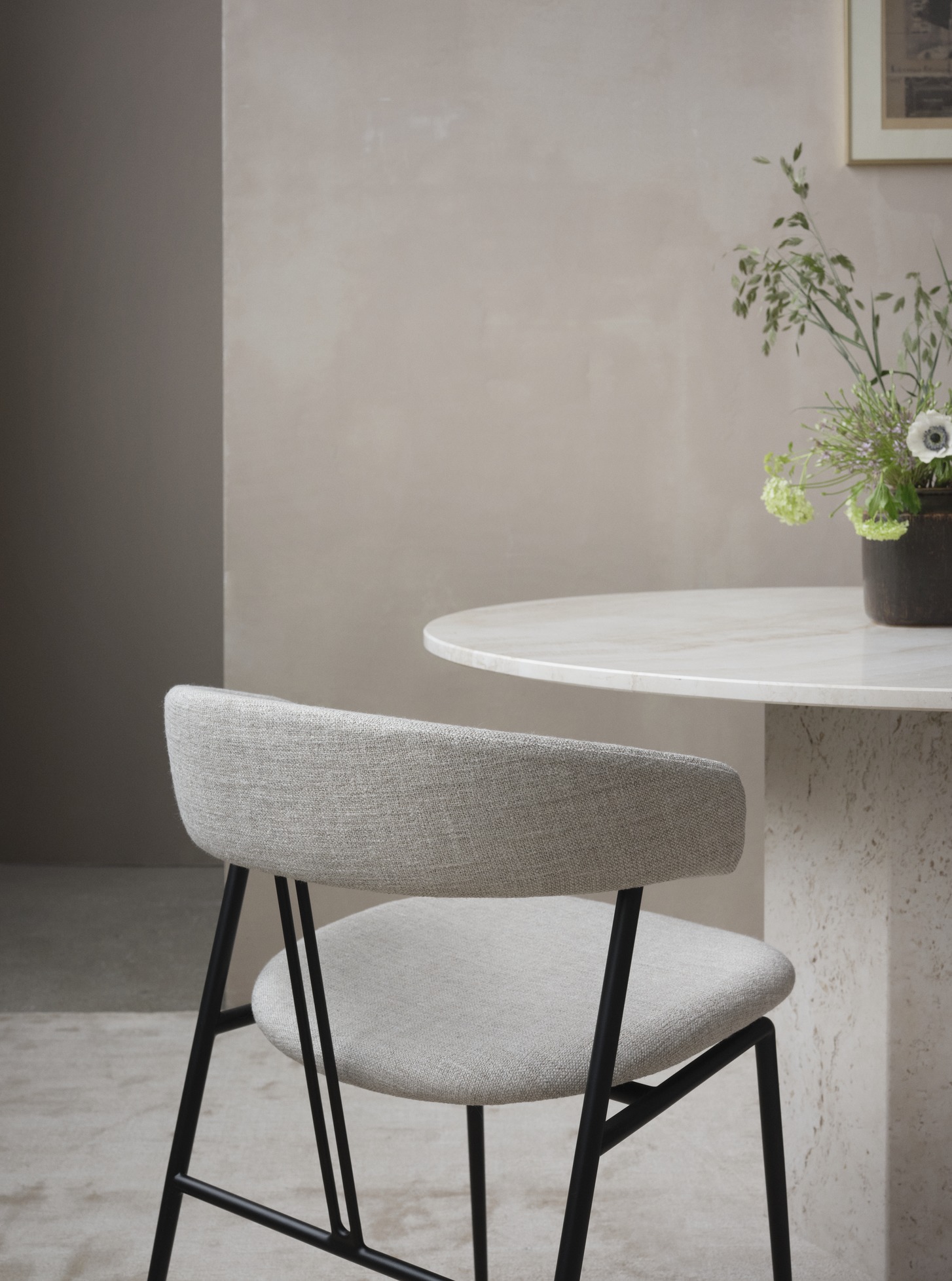 Violin Dining Chair, Fully Upholstered, Black Matt Base