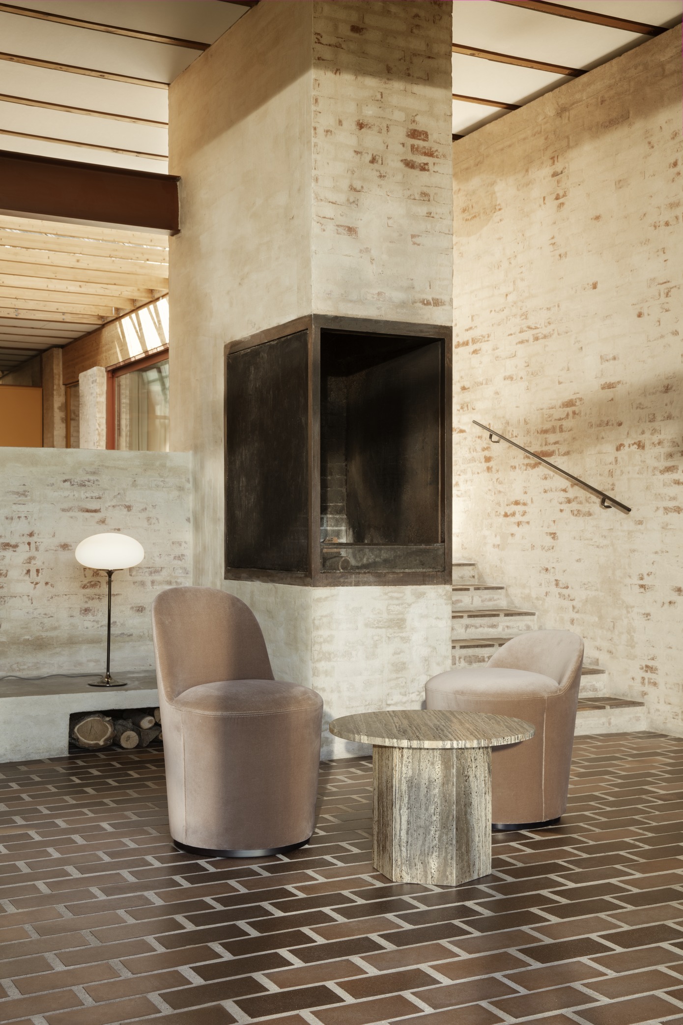 Stemlite Table Lamp, H70, Black Chrome Base