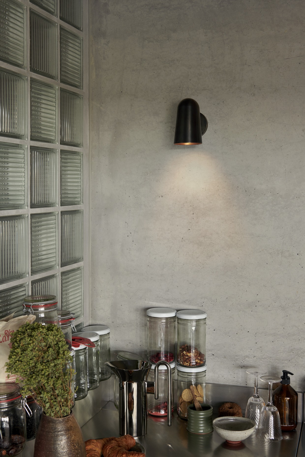 Solid SC105 Outdoor Wall Lamp