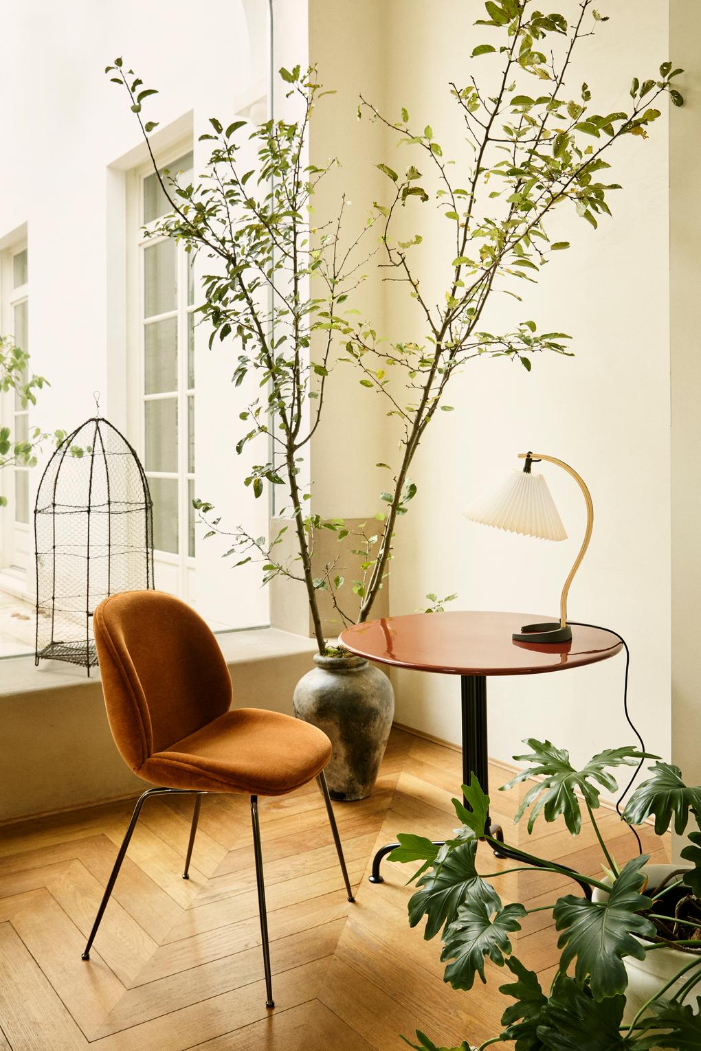 Beetle Dining Chair, Fully Upholstered, Black Matte Conic Base, Gubi Velvet 2, 4962
