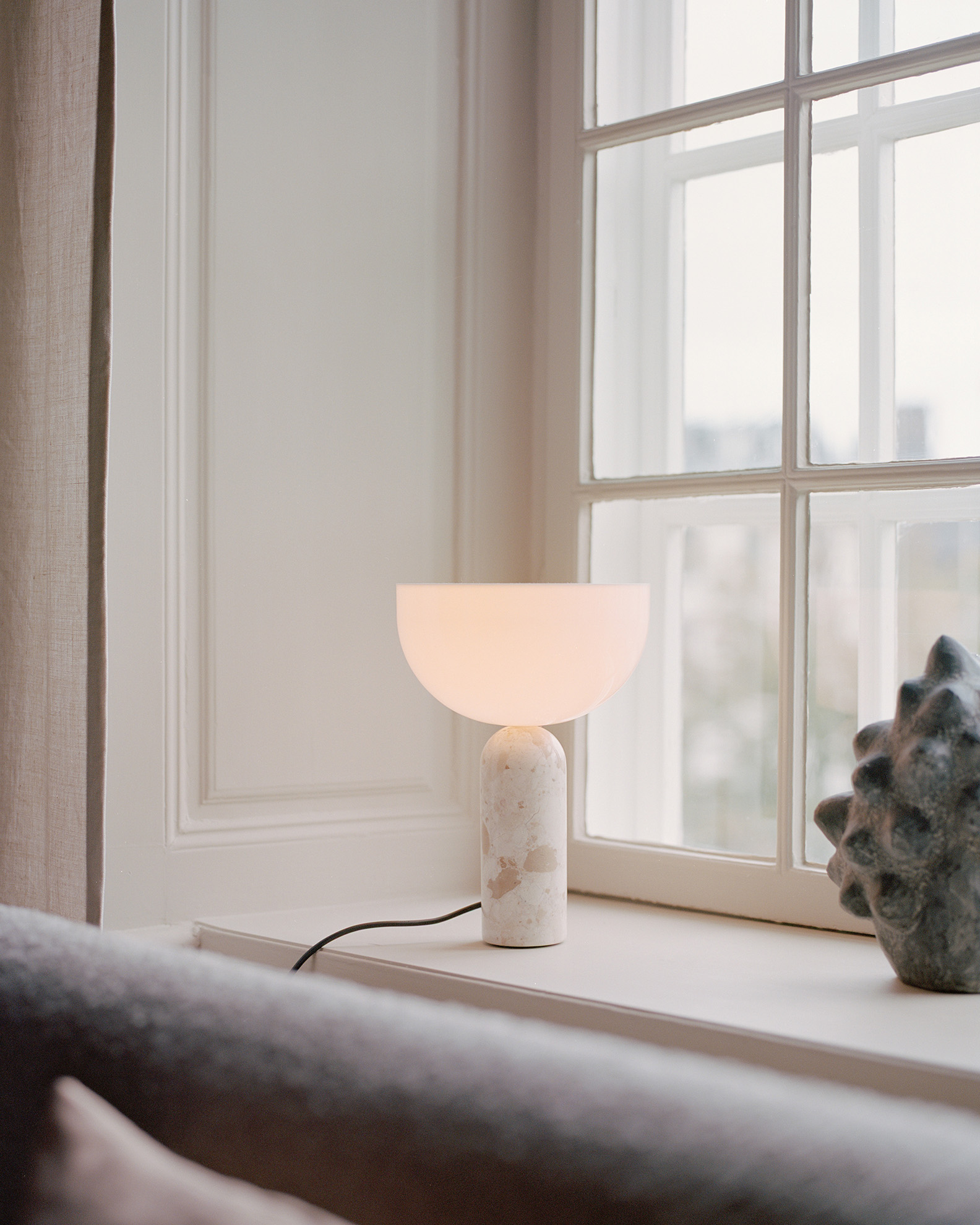 Kizu Table Lamp, Small, Kunis Breccia with White Acrylic