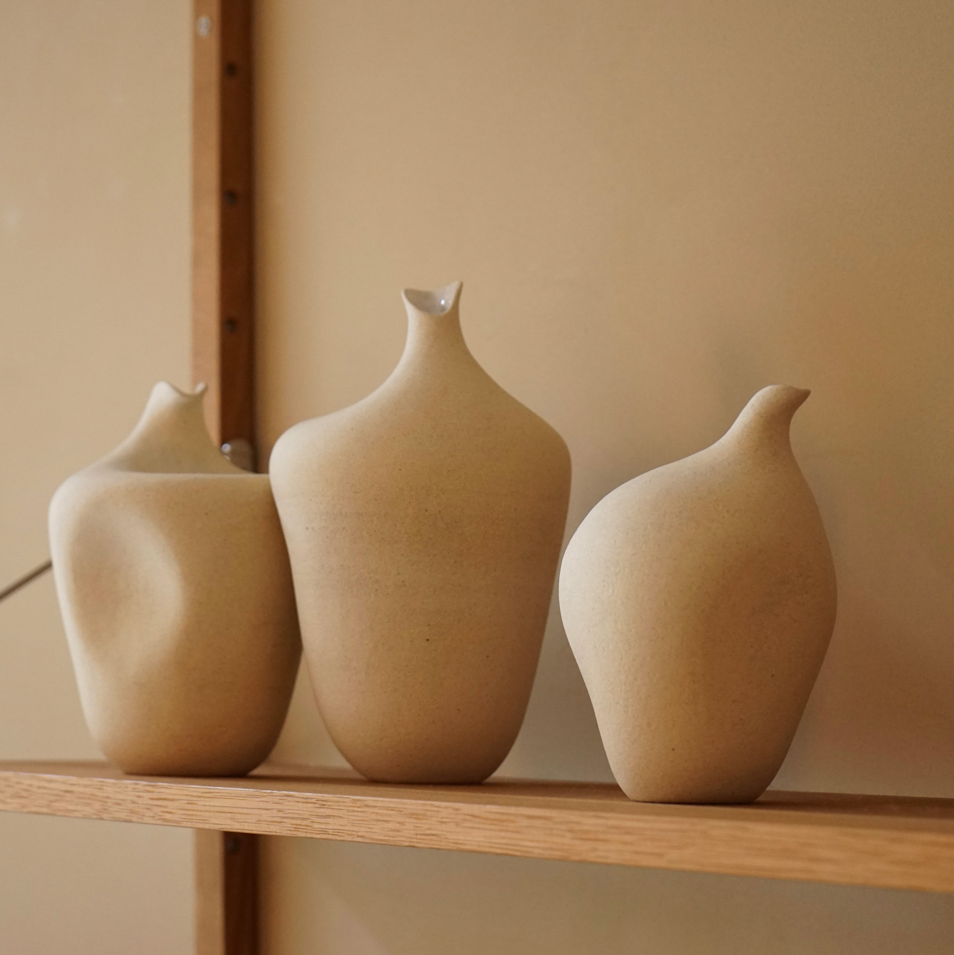 Dialogue Vase – No. 17, Granite (M, set of 3)